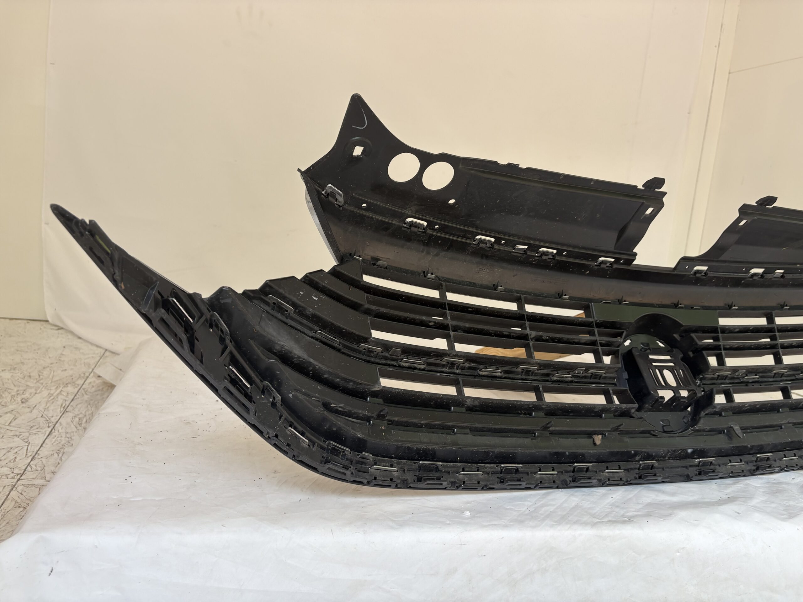 2022-2024 Volkswagen Jetta Grille