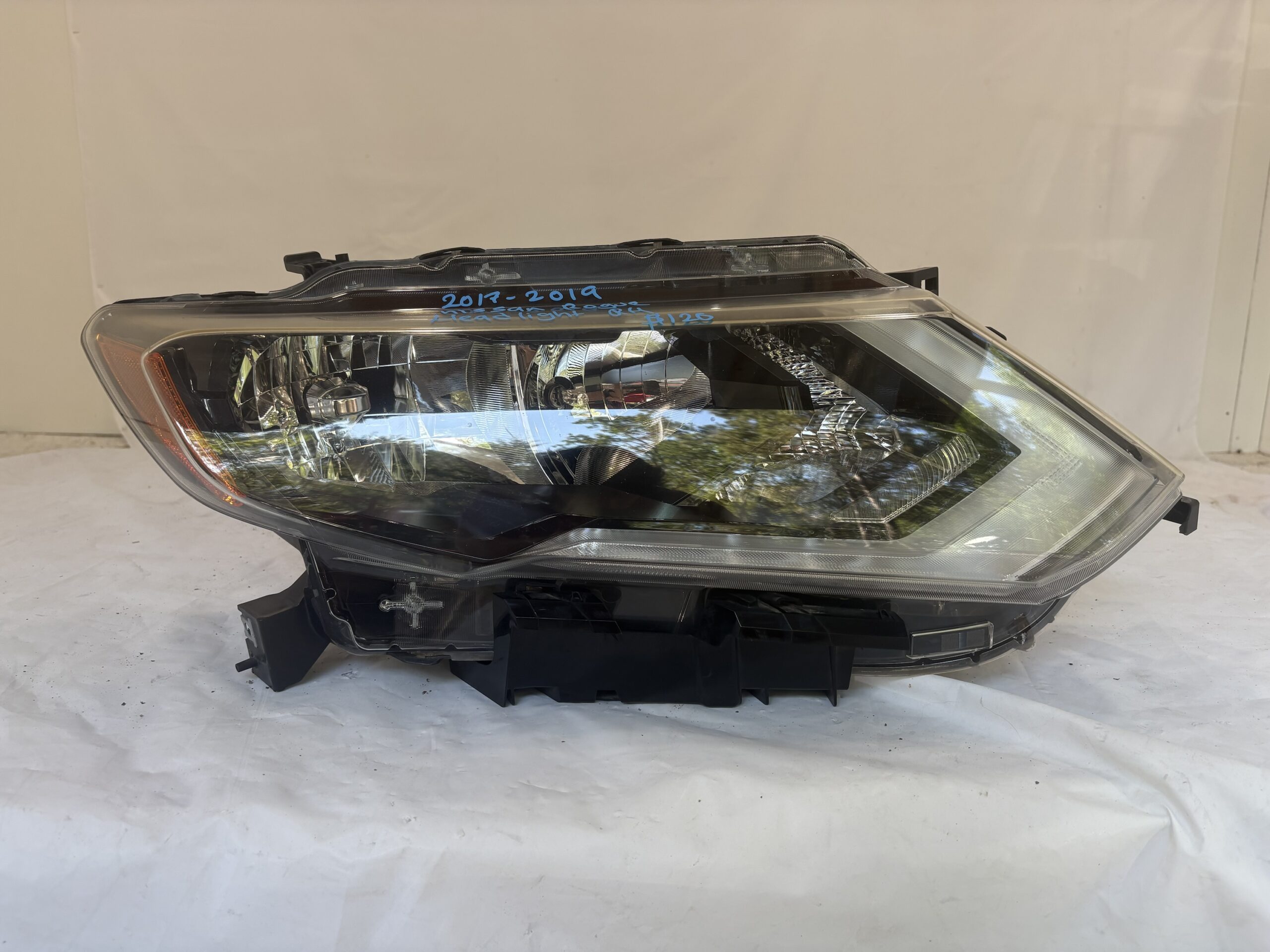 2017-2019 Nissan Rogue Passenger Headlight