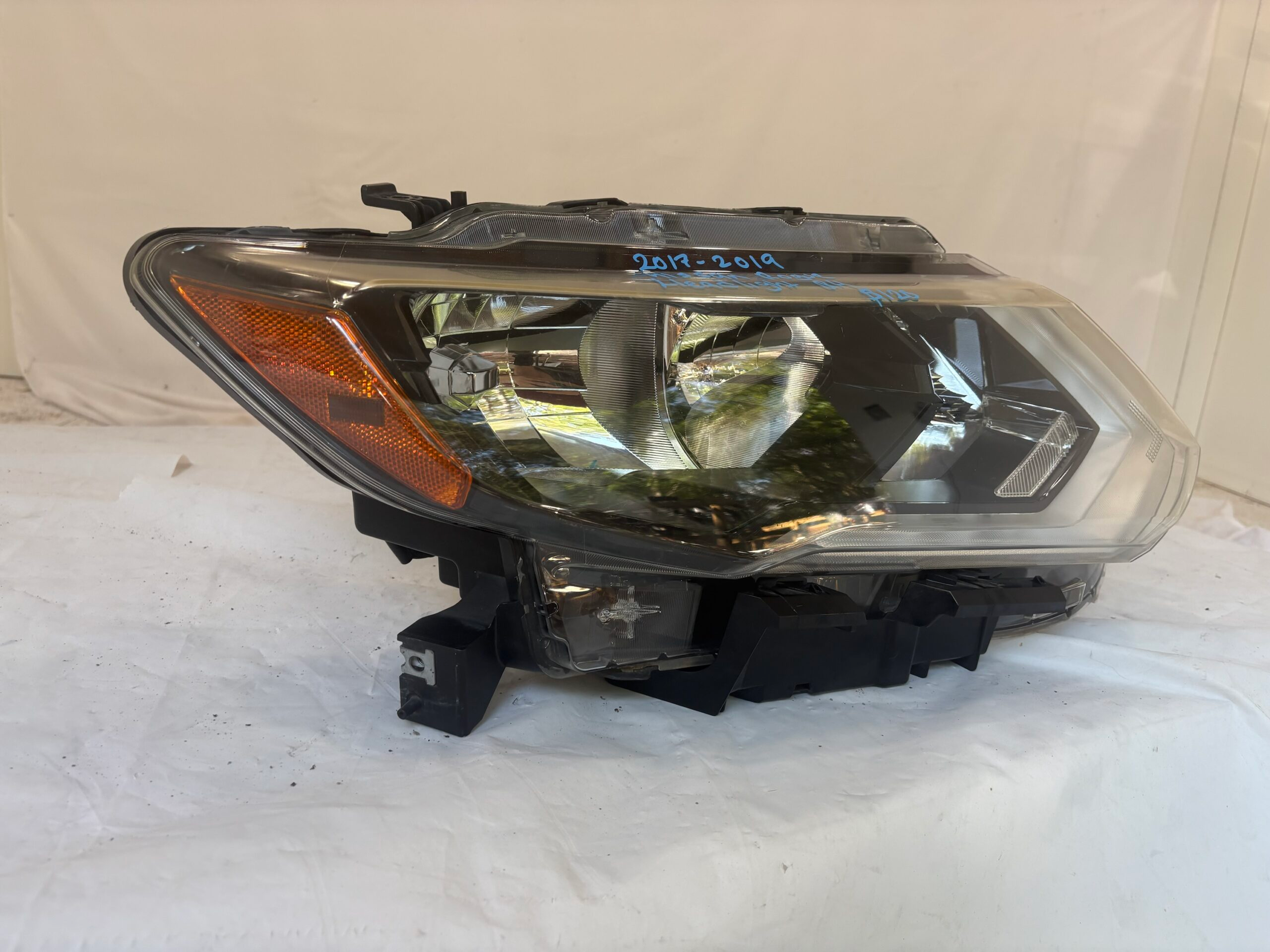 2017-2019 Nissan Rogue Passenger Headlight