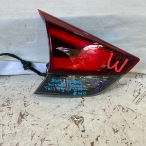 2014-2020 Nissan Rogue Driver inner taillight - Image 9