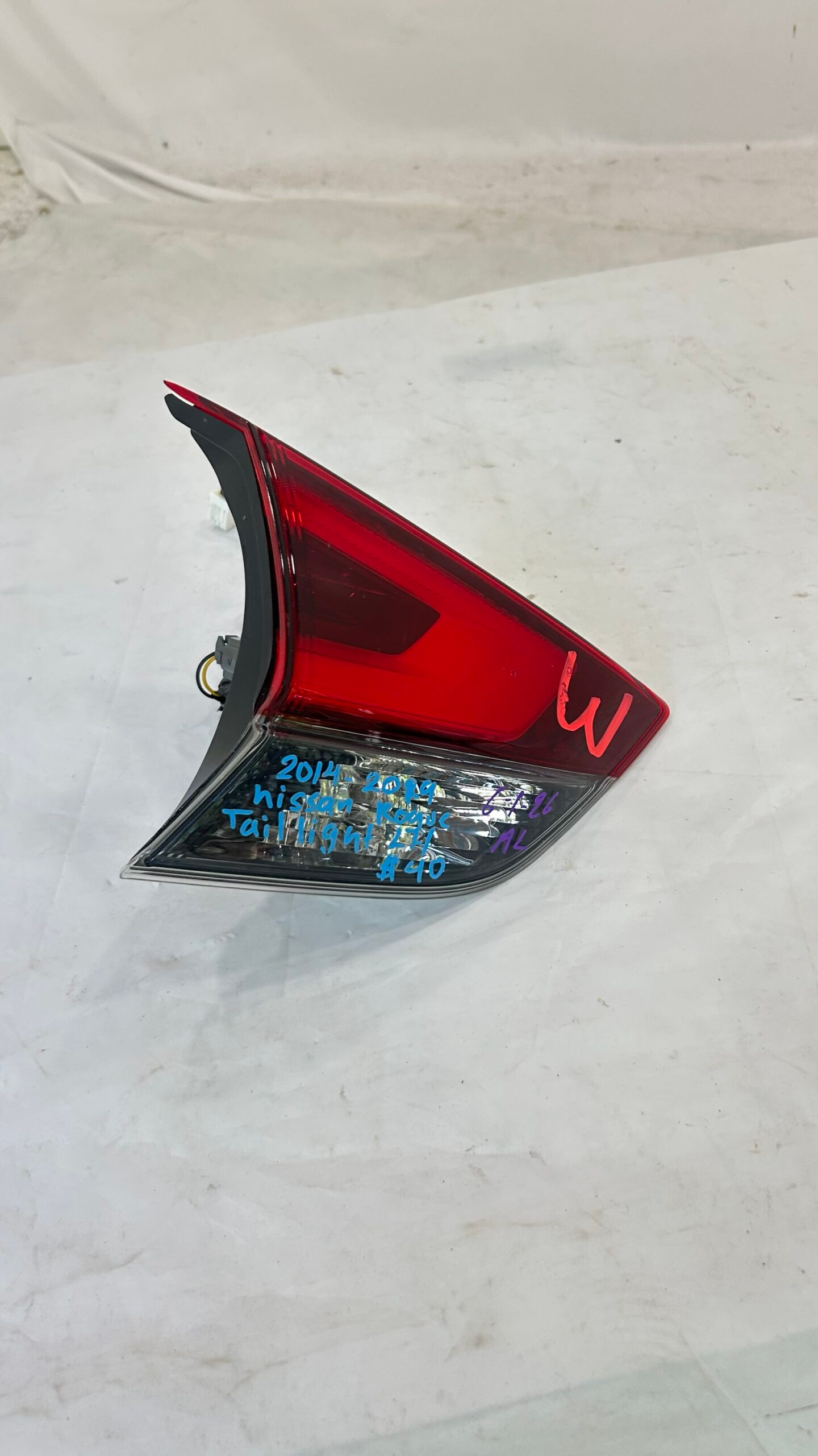 2014-2020 Nissan Rogue Driver inner taillight