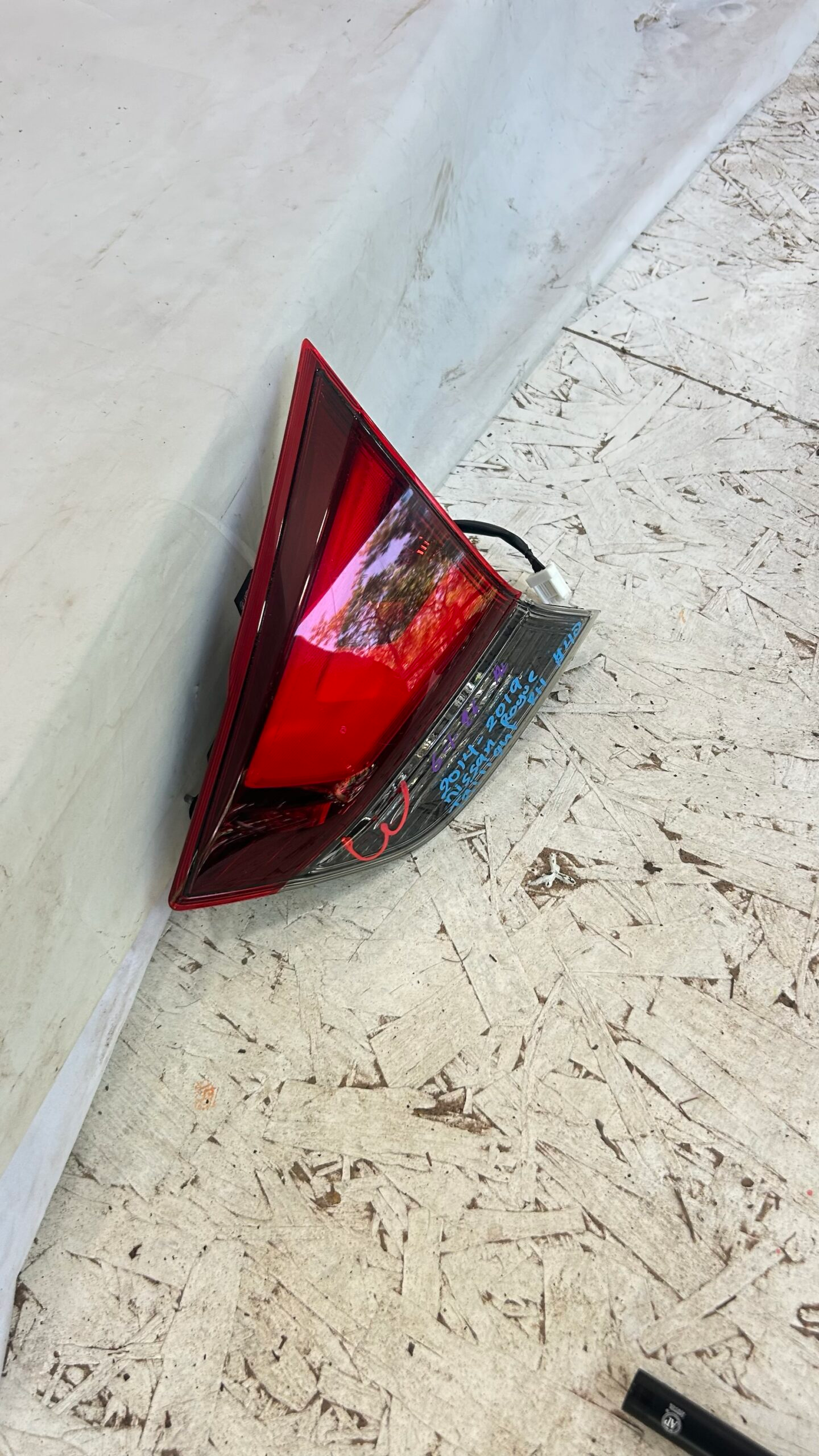 2014-2020  Nissan Rogue Passenger inner Taillight