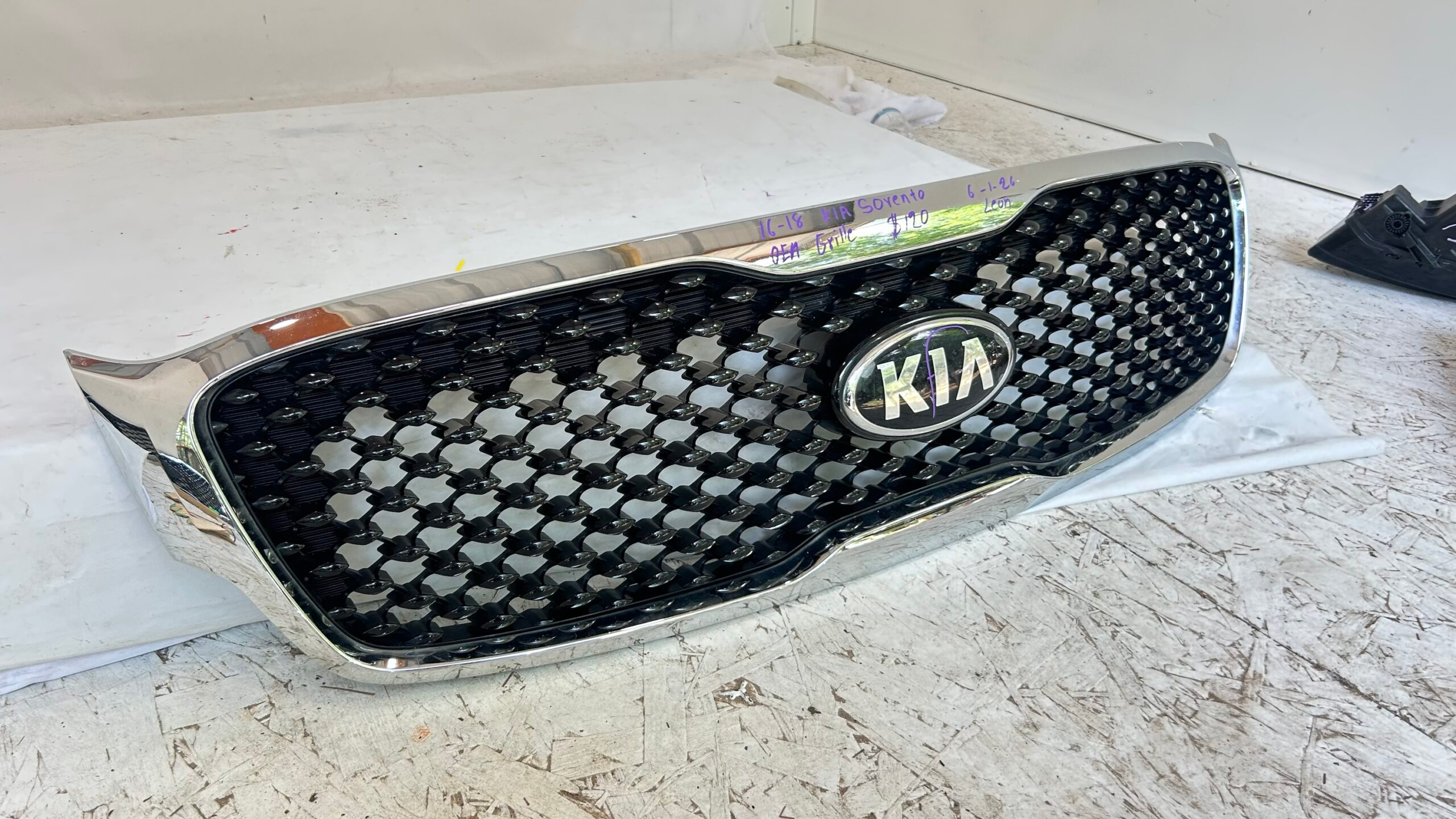 2016-2018 Kia Sorento Grille