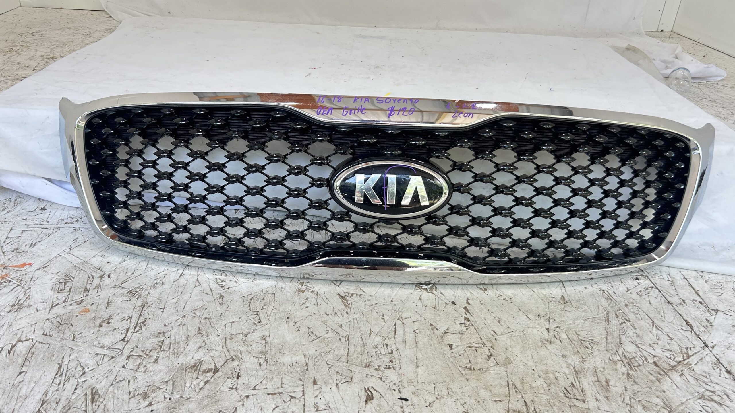 2016-2018 Kia Sorento Grille