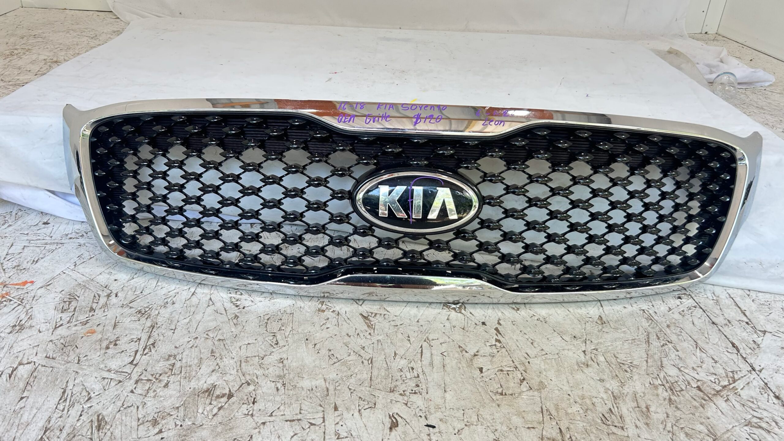 2016-2018 Kia Sorento Grille