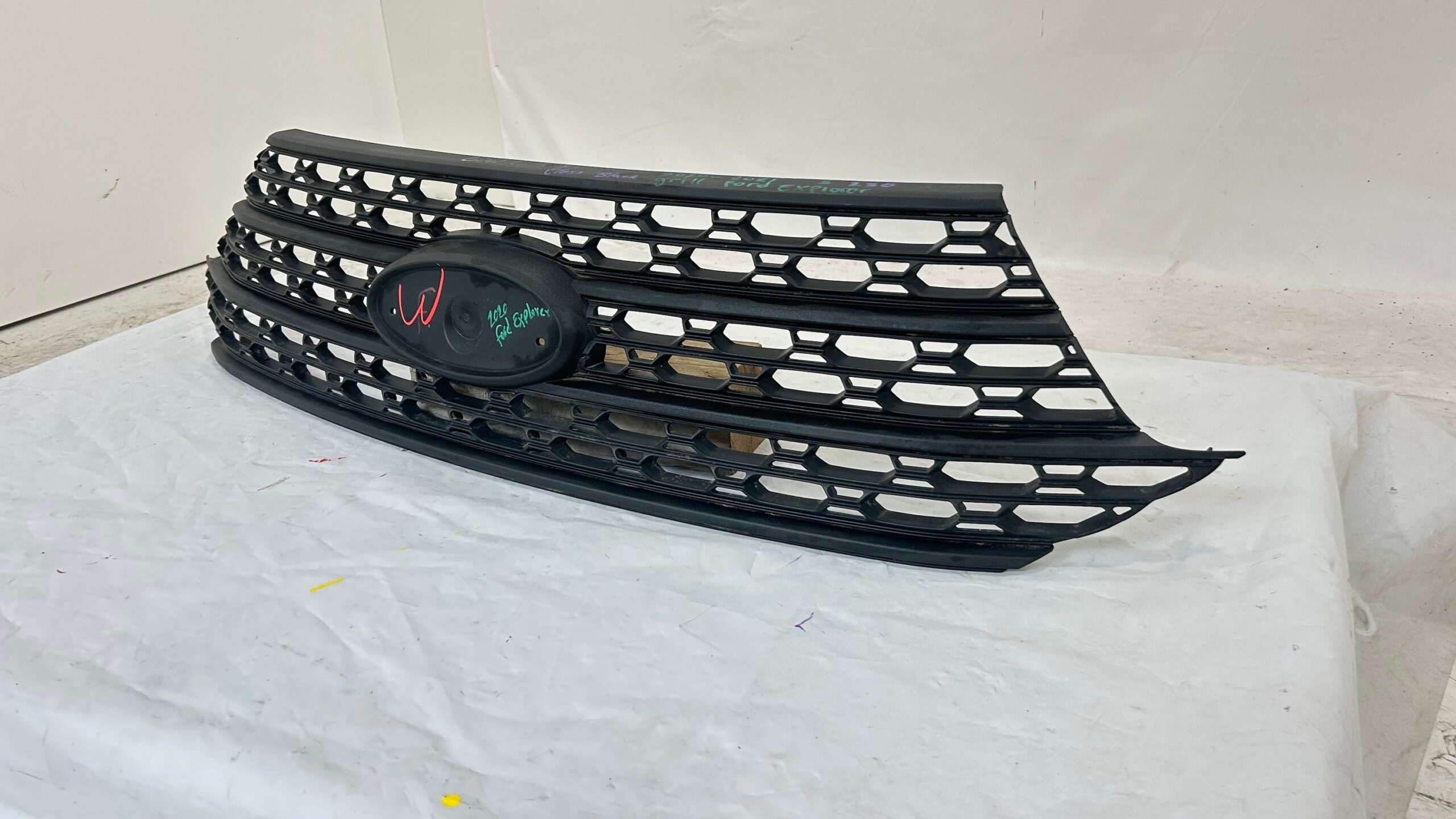 2020-2021 Ford Explorer Gloss Black Grille