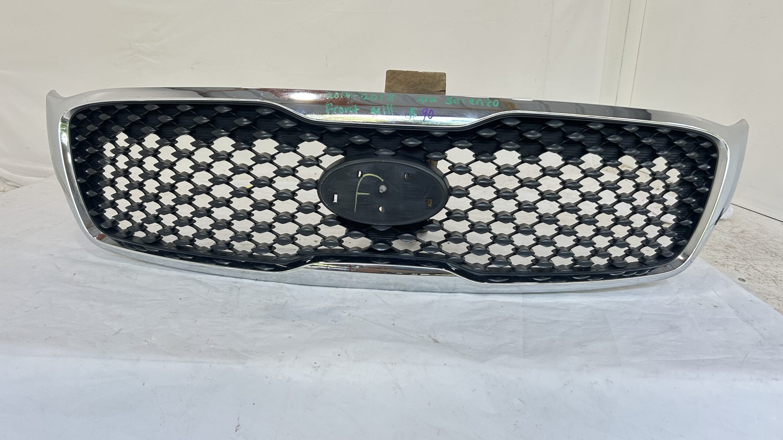 2016-2018 KIA Sorento Grille