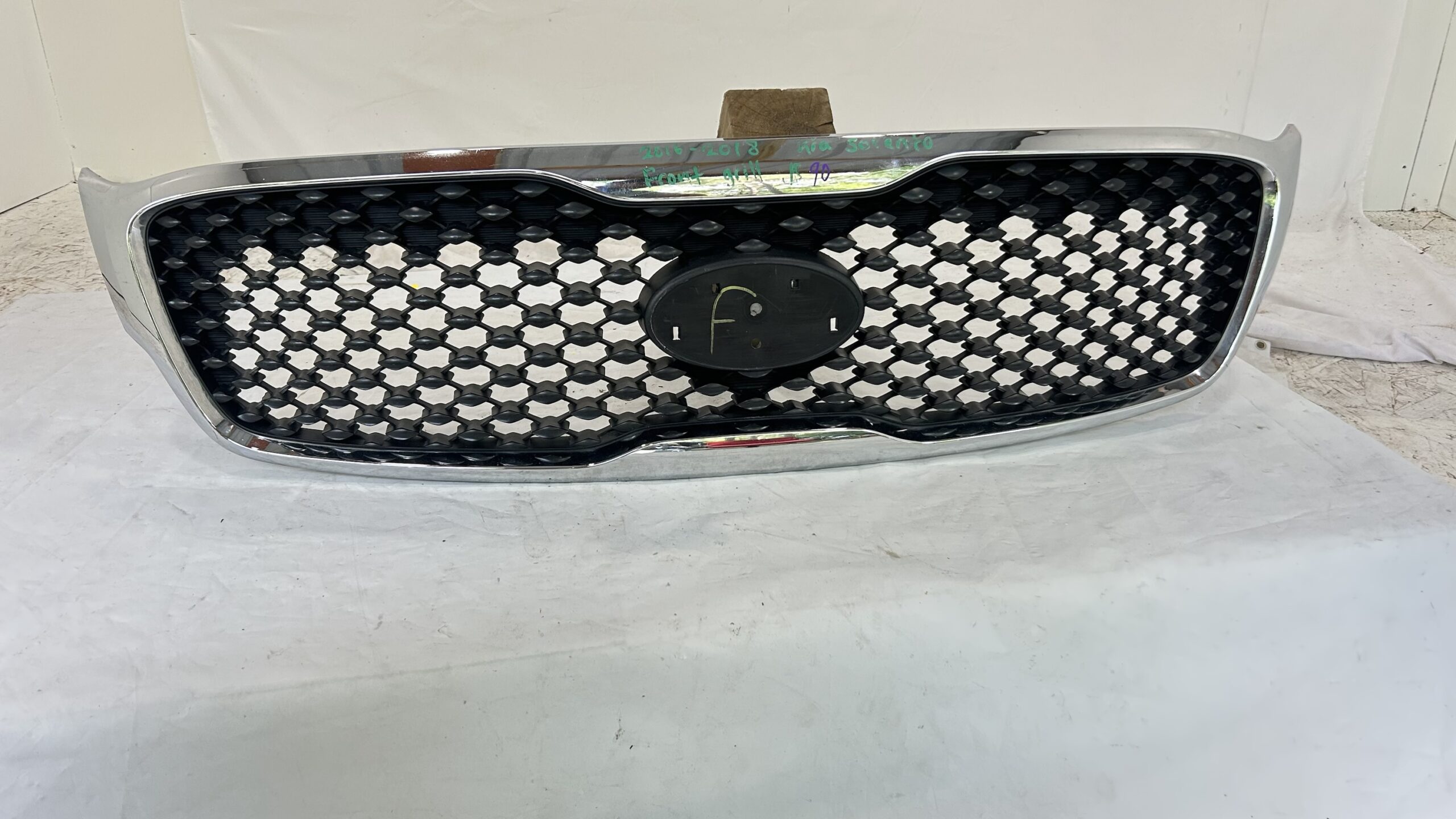 2016-2018 KIA Sorento Grille