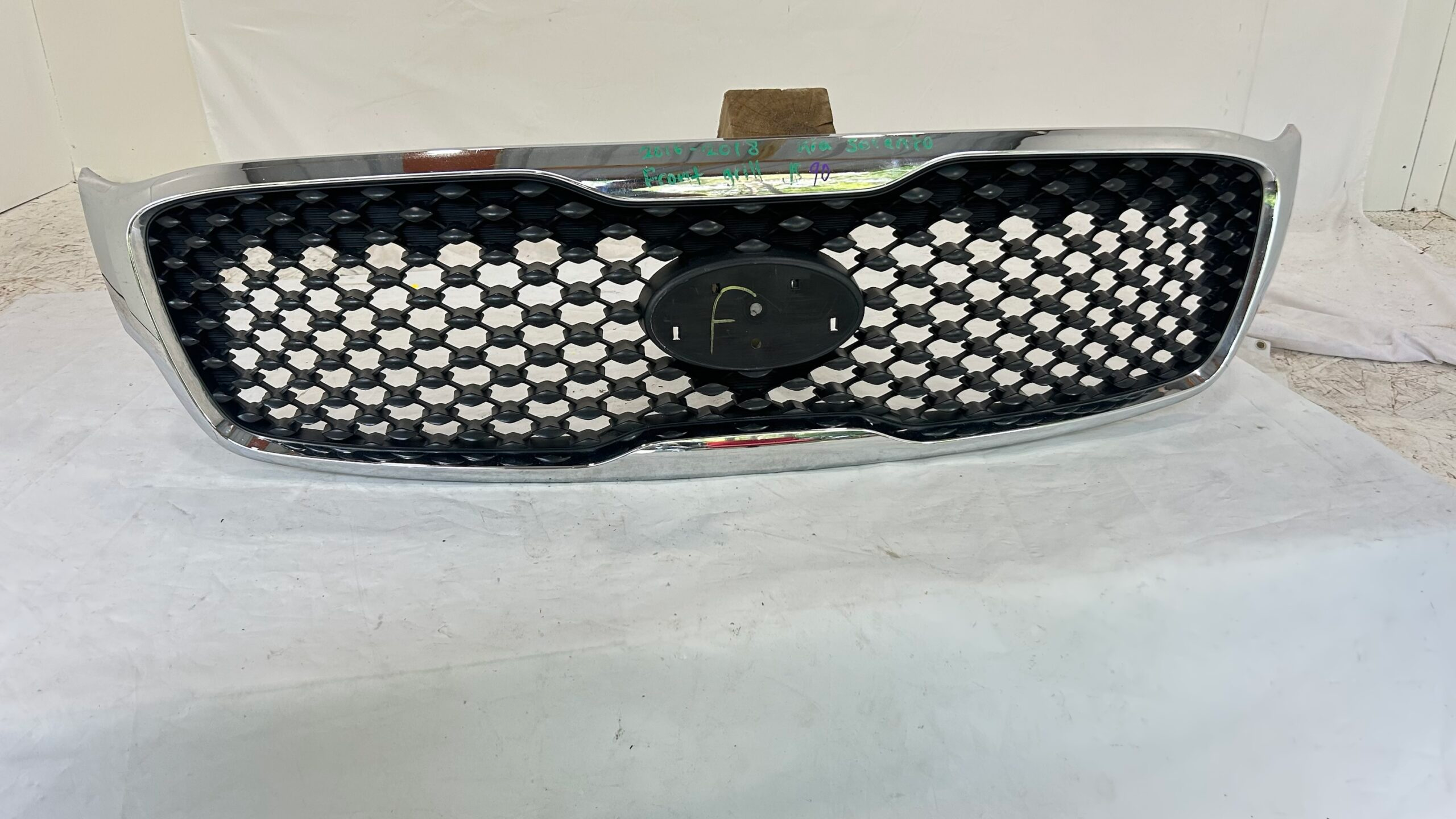 2016-2018 KIA Sorento Grille