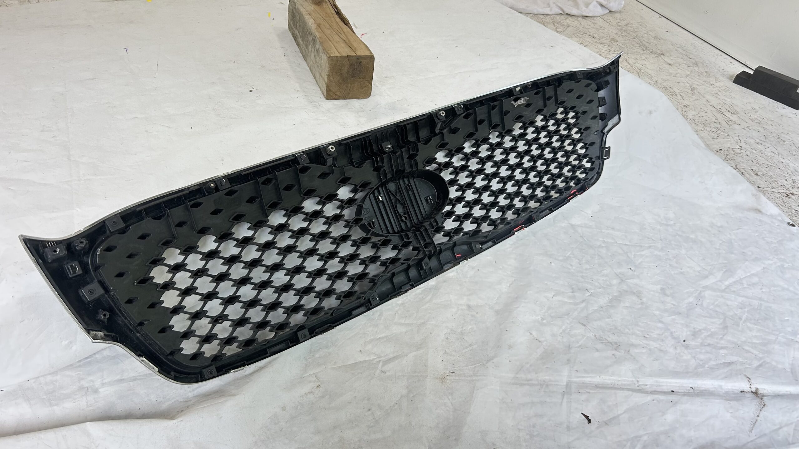 2016-2018 KIA Sorento Grille