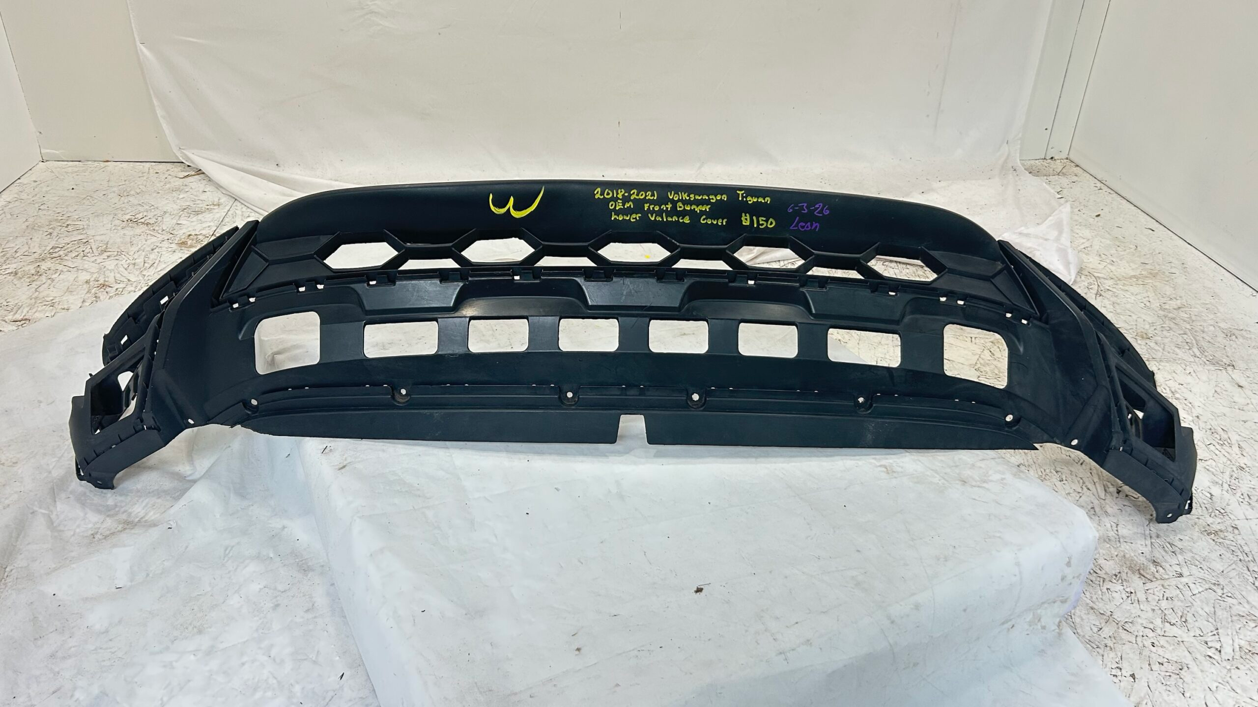 2018-2021 Volkswagen Tiguan front bumper lower valance cover