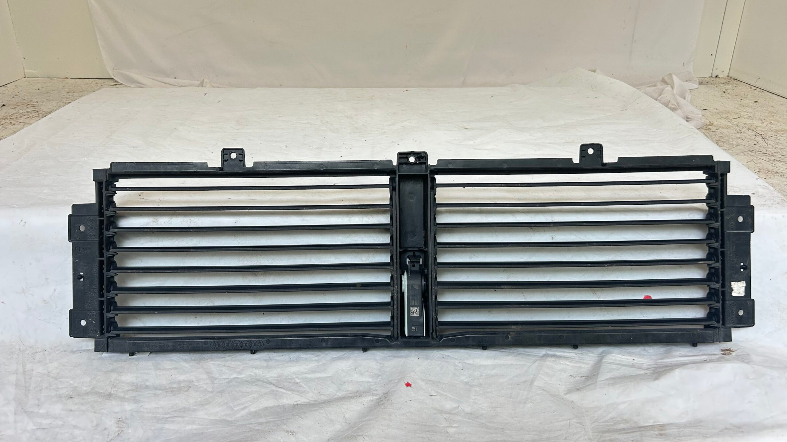 2018-2021 Chevy Traverse Shutter