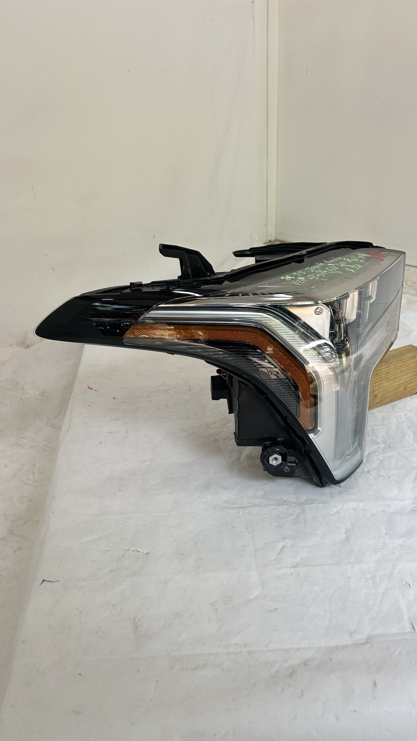 2022-2025 Toyota Tundra Passenger Headlight Full LED