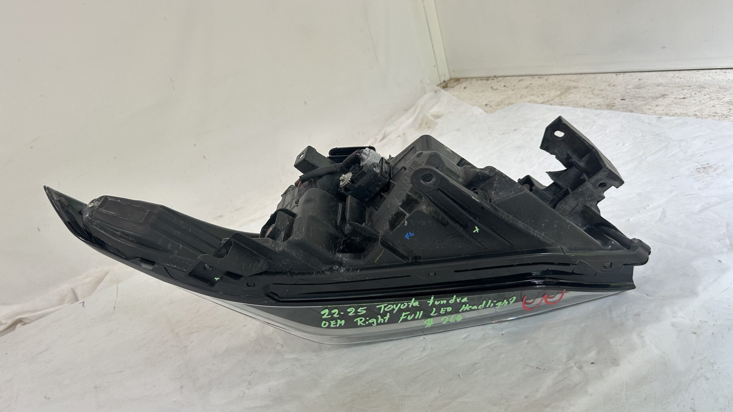 2022-2025 Toyota Tundra Passenger Headlight Full LED