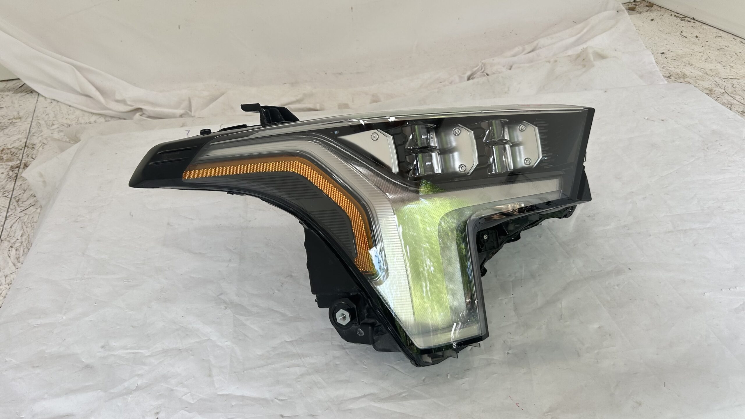 2022-2025 Toyota Tundra Passenger Headlight Full LED