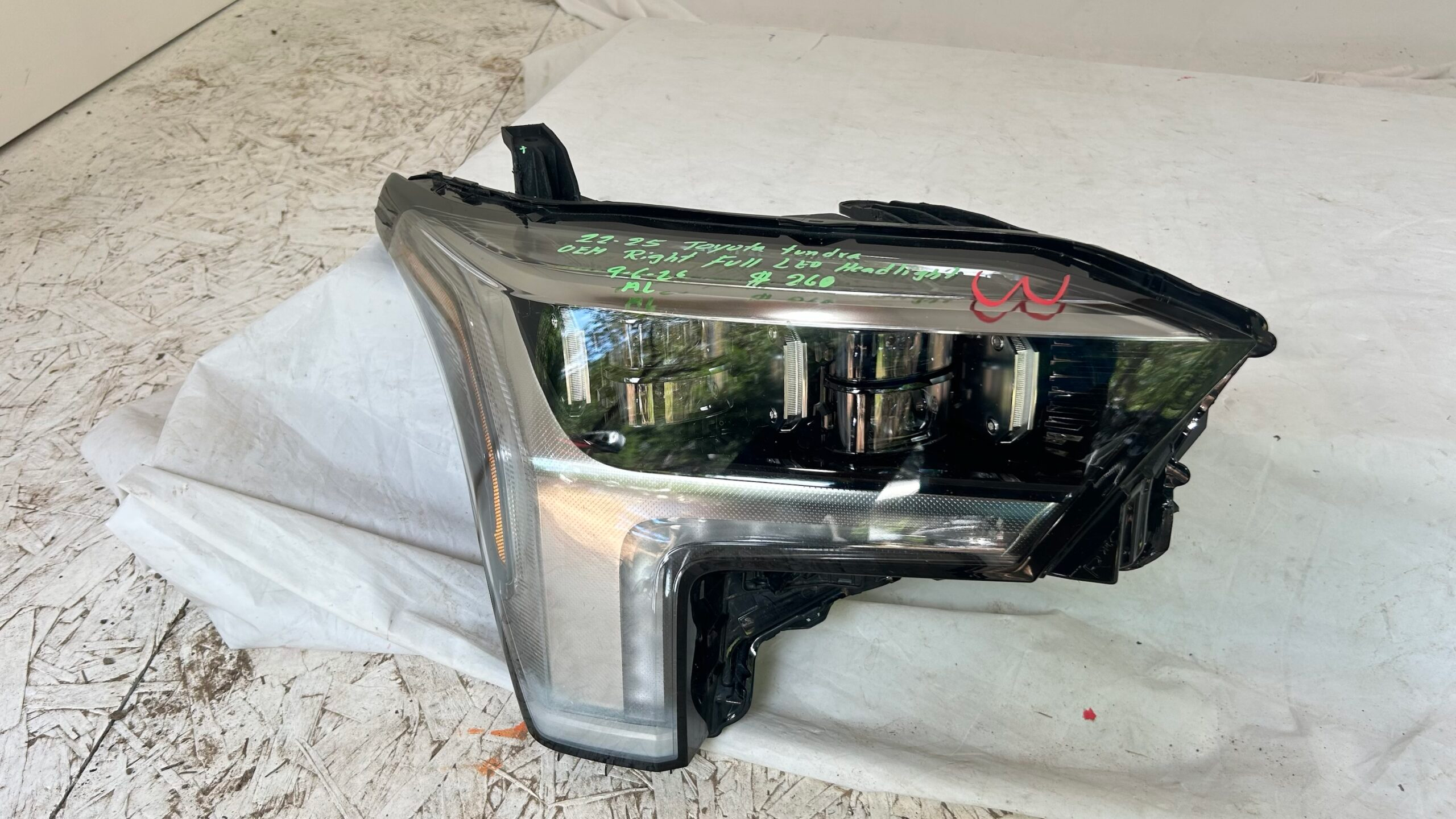 2022-2025 Toyota Tundra Passenger Headlight Full LED