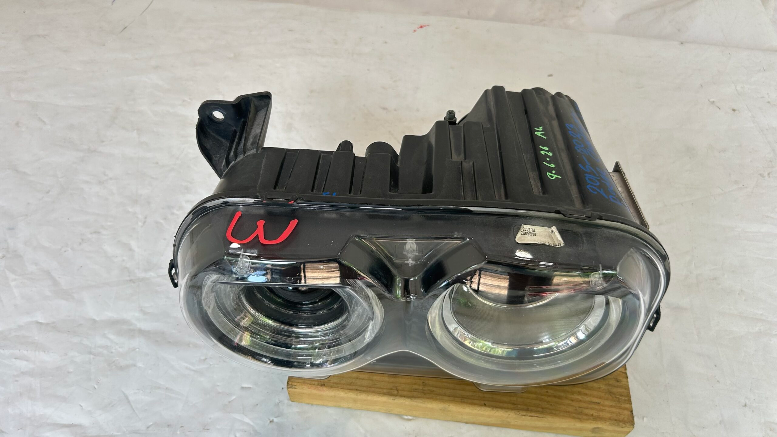 2015-2023 Dodge Challenger Driver Headlight HID Xenon