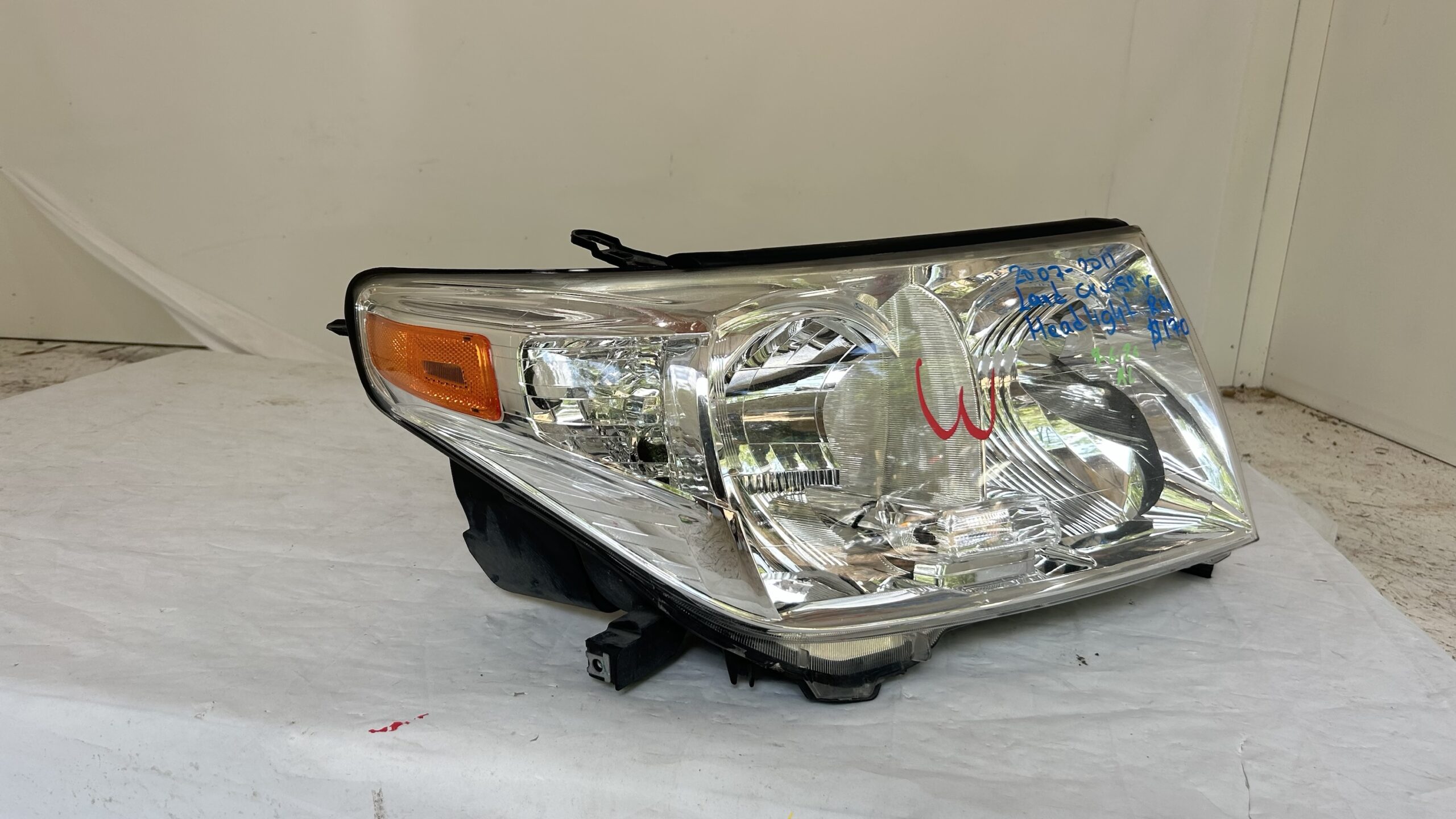 2007-2011 Toyota Land Cruiser Passenger Headlight Halogen
