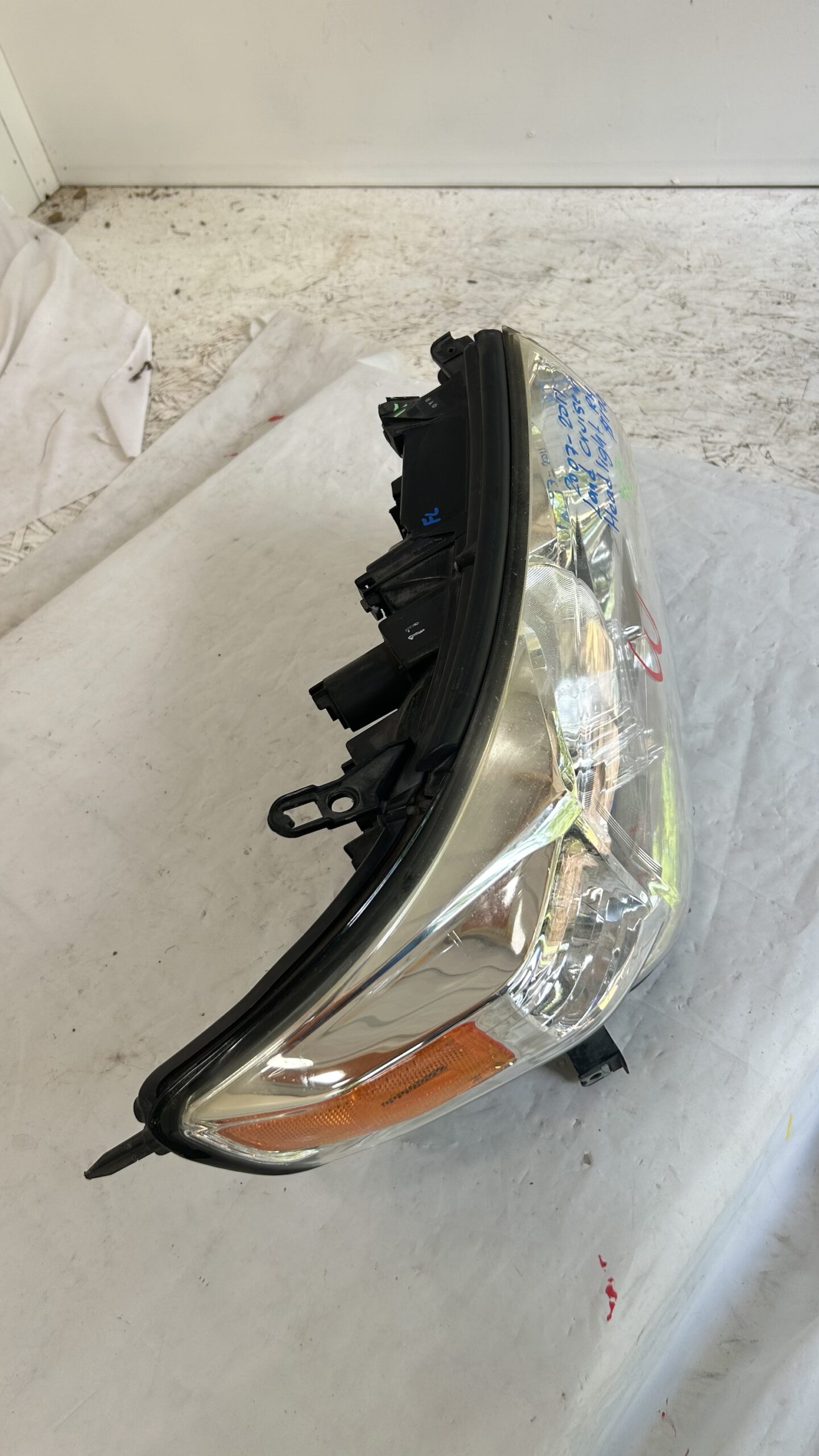 2007-2011 Toyota Land Cruiser Passenger Headlight Halogen
