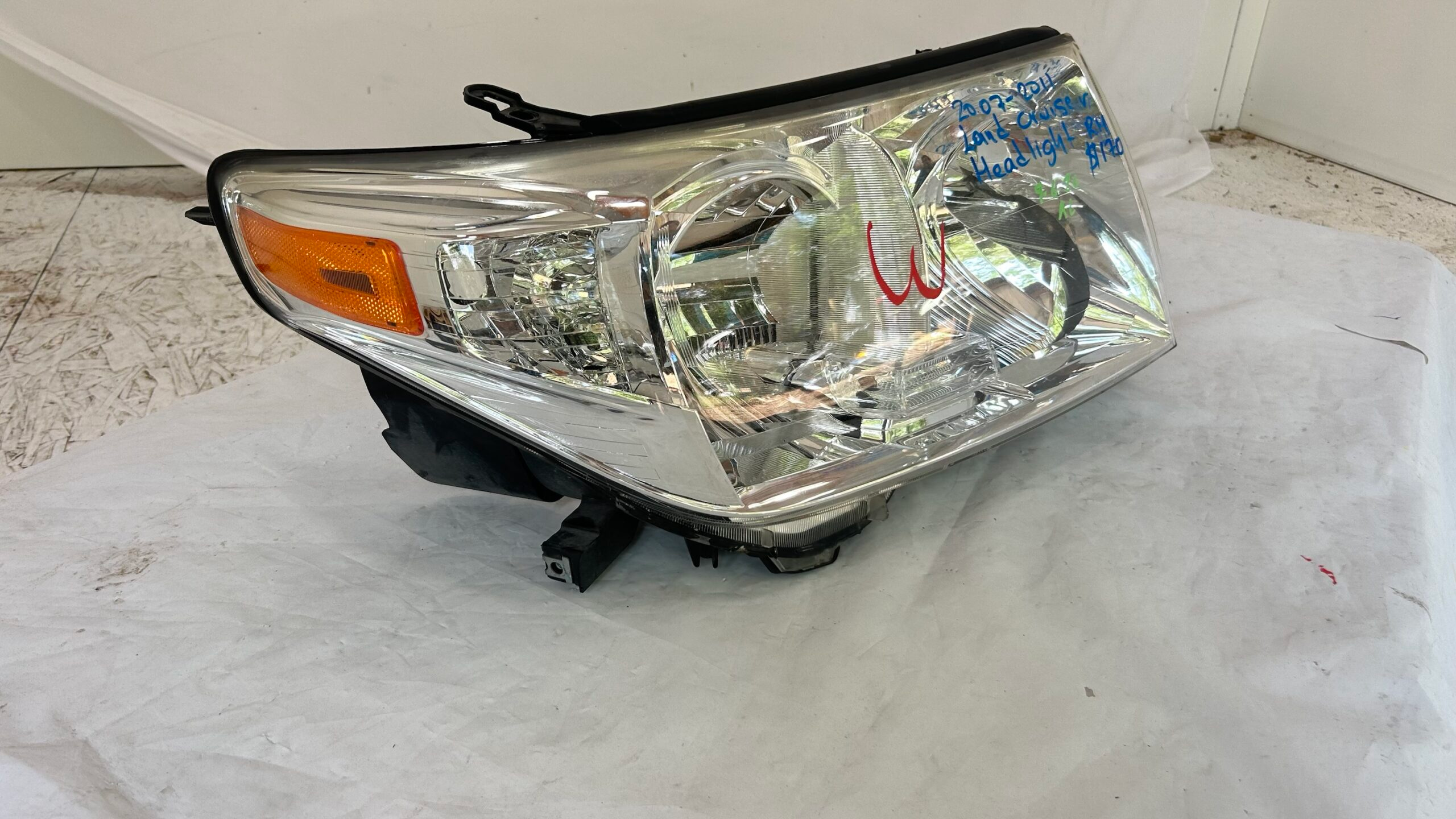 2007-2011 Toyota Land Cruiser Passenger Headlight Halogen