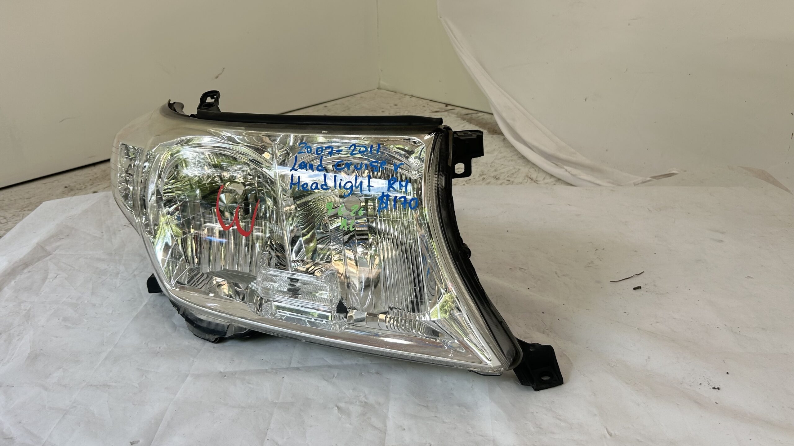 2007-2011 Toyota Land Cruiser Passenger Headlight Halogen