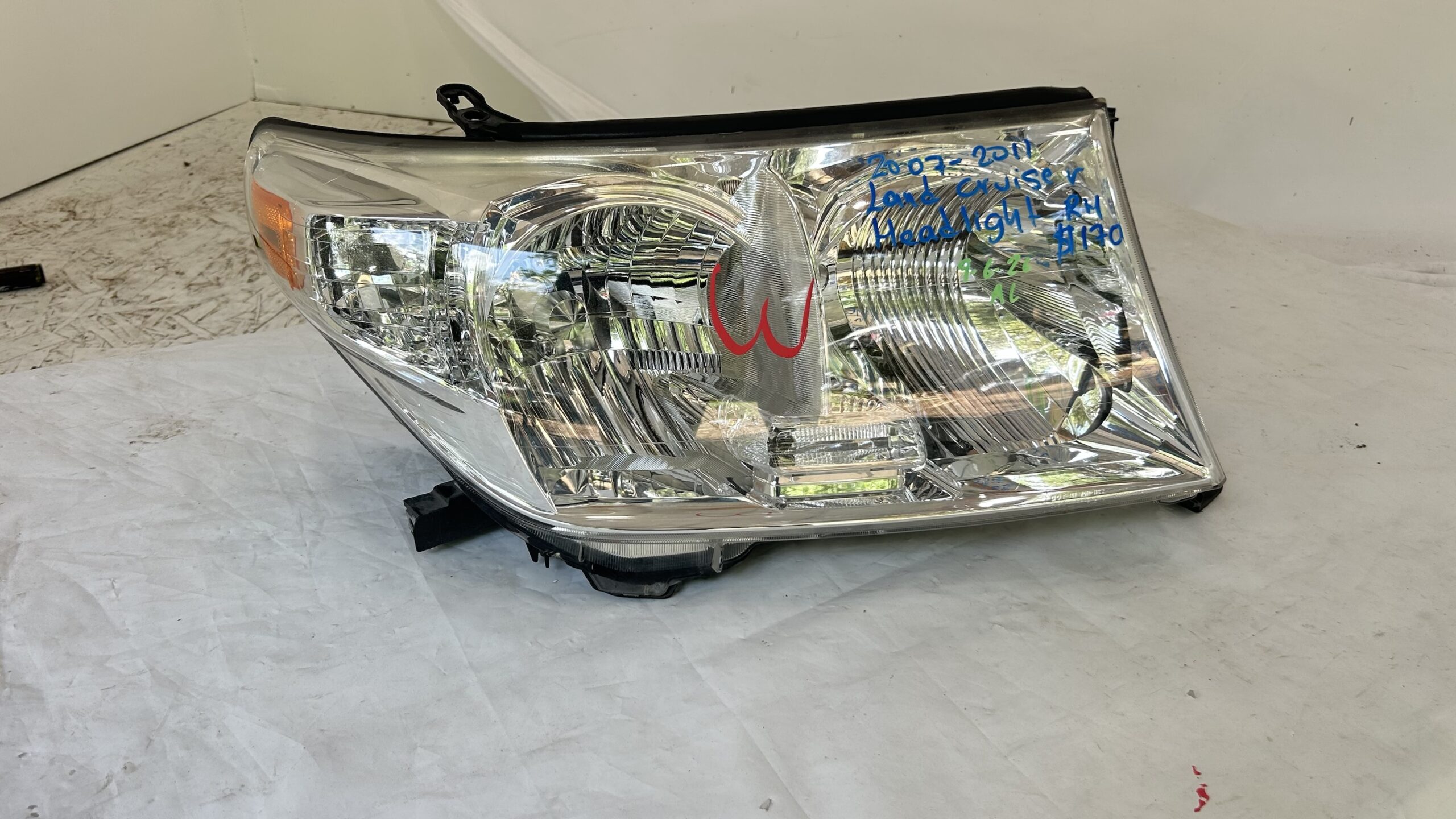 2007-2011 Toyota Land Cruiser Passenger Headlight Halogen