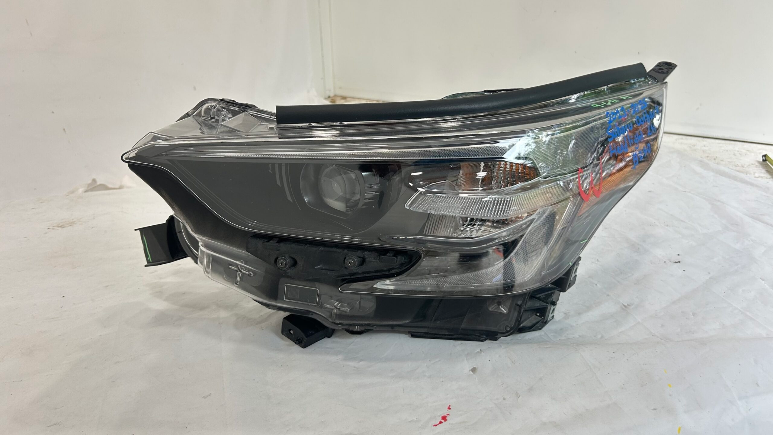 2023-2025 Subaru Outback Driver Headlight full LED
