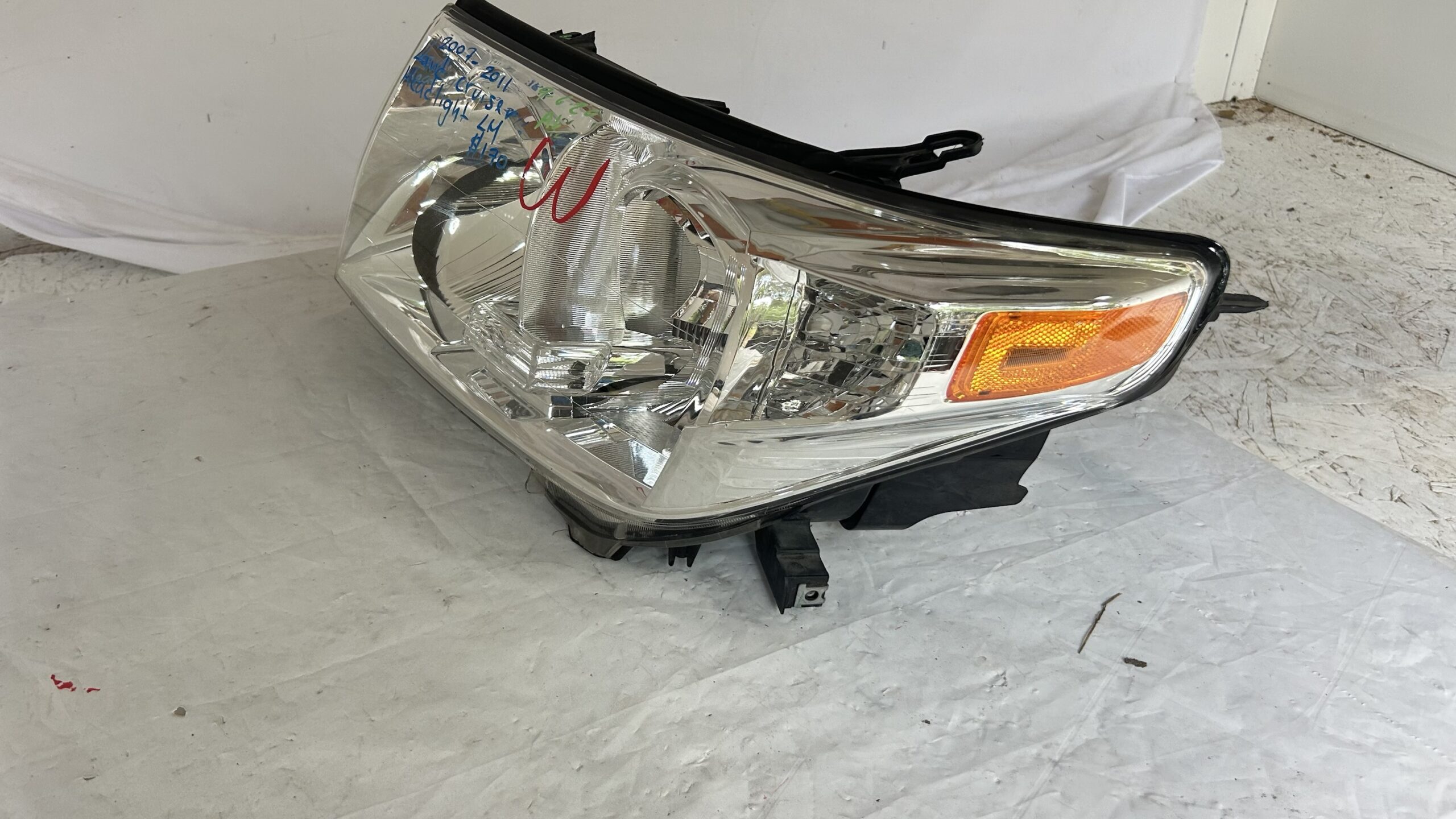 2007-2011 Toyota Land Cruiser Driver Headlight Halogen
