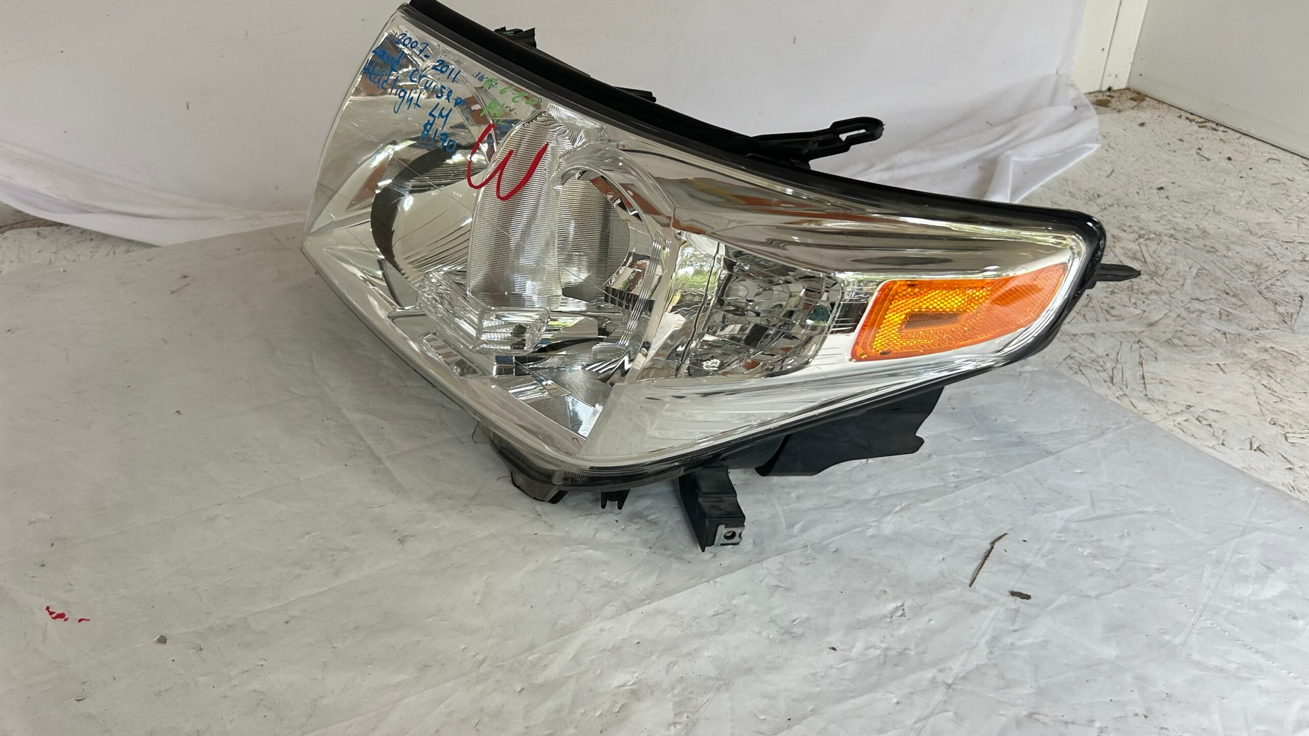 2007-2011 Toyota Land Cruiser Driver Headlight Halogen