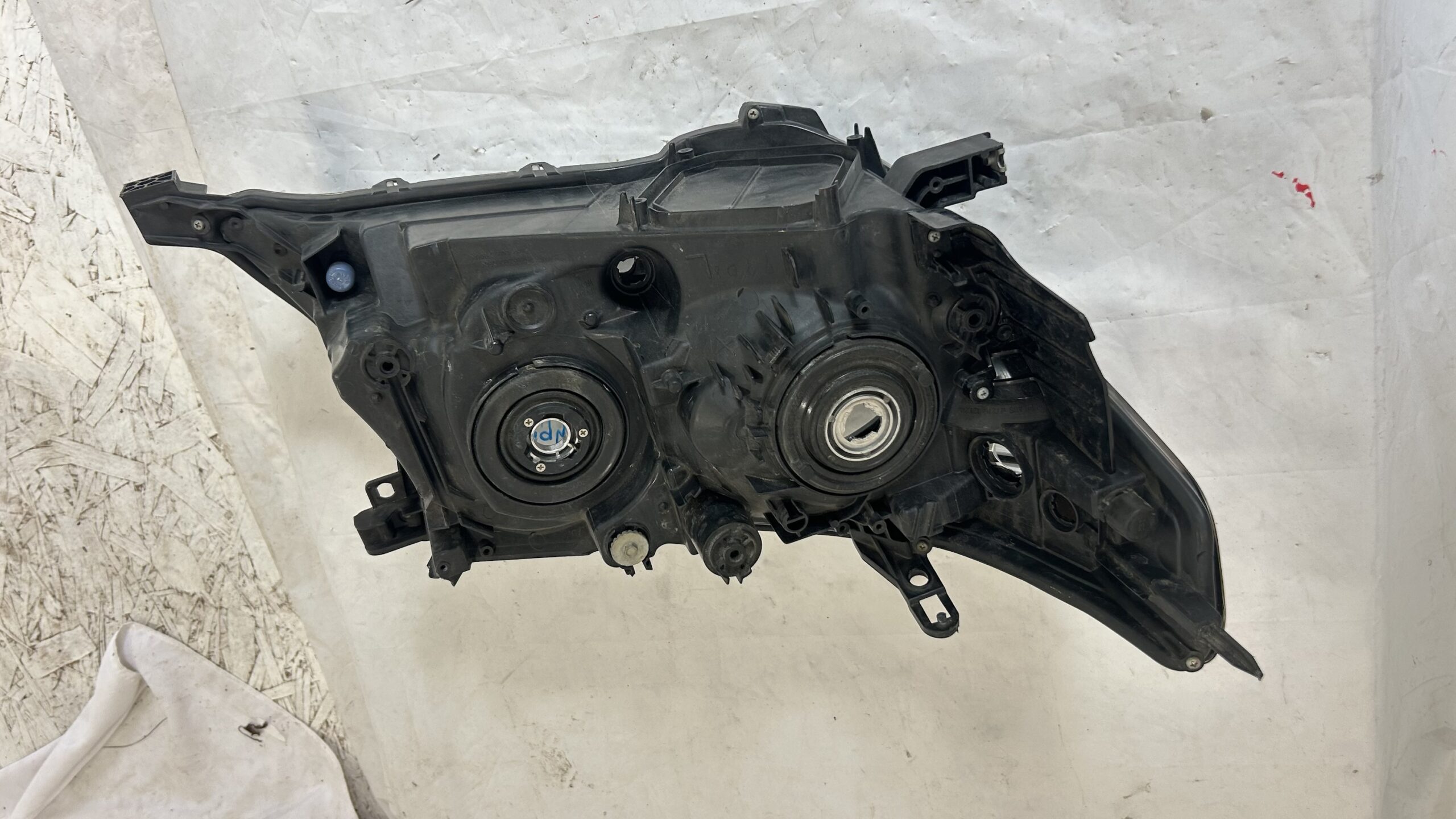 2007-2011 Toyota Land Cruiser Driver Headlight Halogen