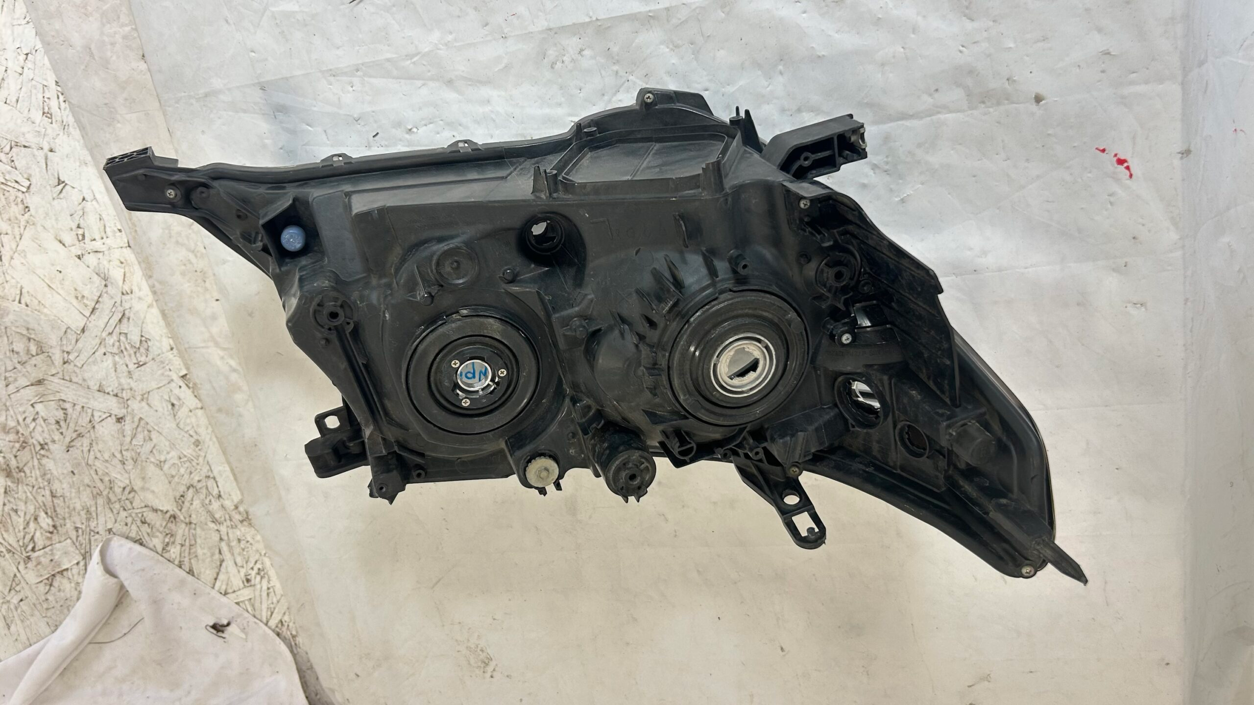 2007-2011 Toyota Land Cruiser Driver Headlight Halogen