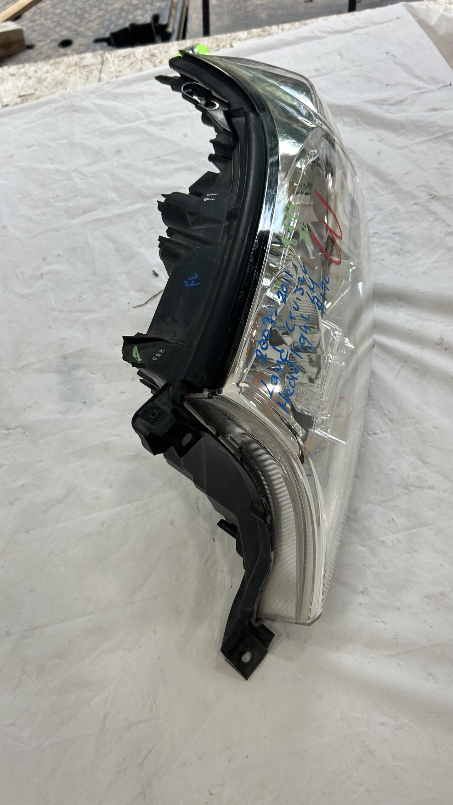 2007-2011 Toyota Land Cruiser Driver Headlight Halogen