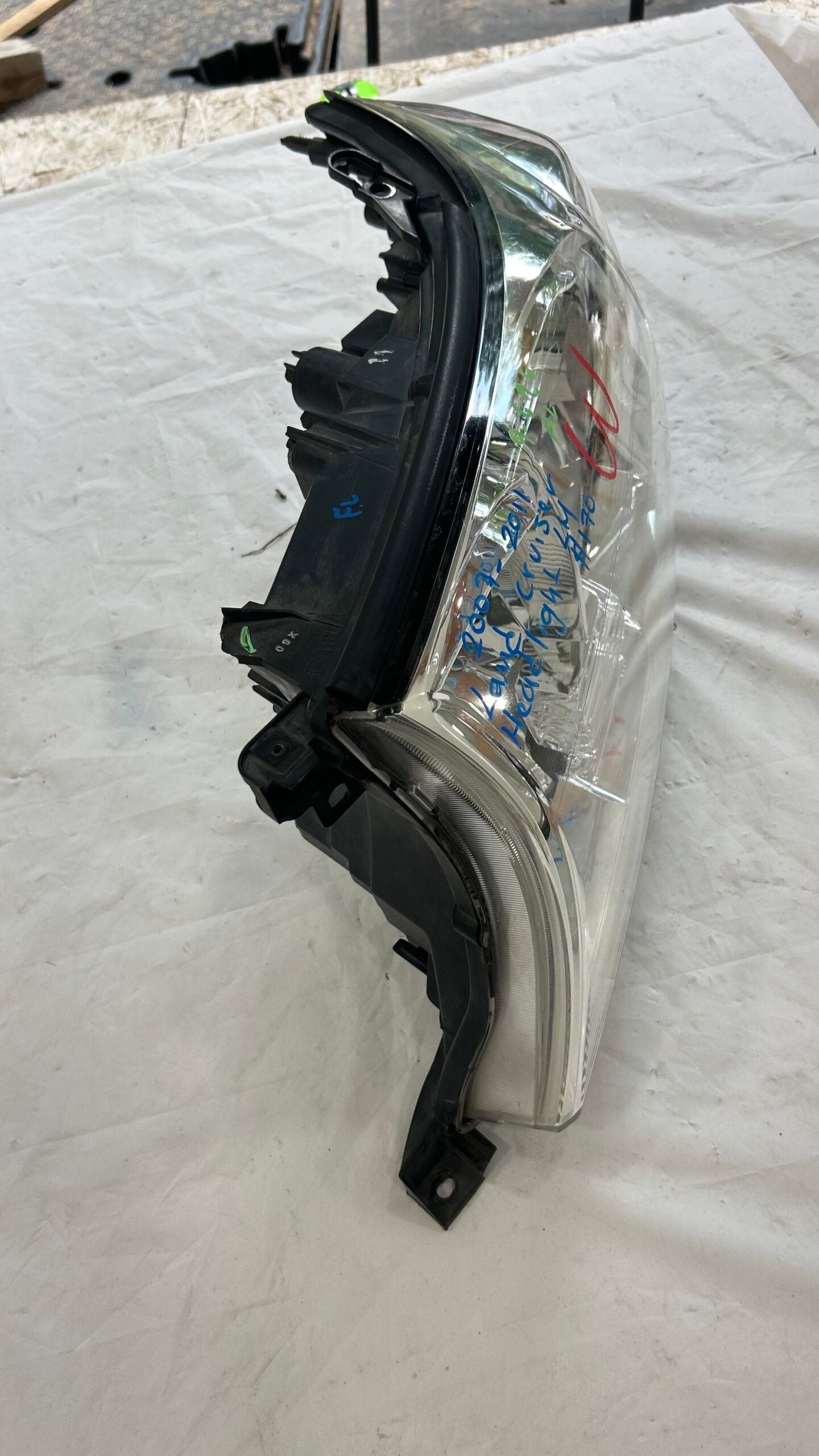 2007-2011 Toyota Land Cruiser Driver Headlight Halogen