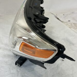 2007-2011 Toyota Land Cruiser Driver Headlight Halogen - Image 5
