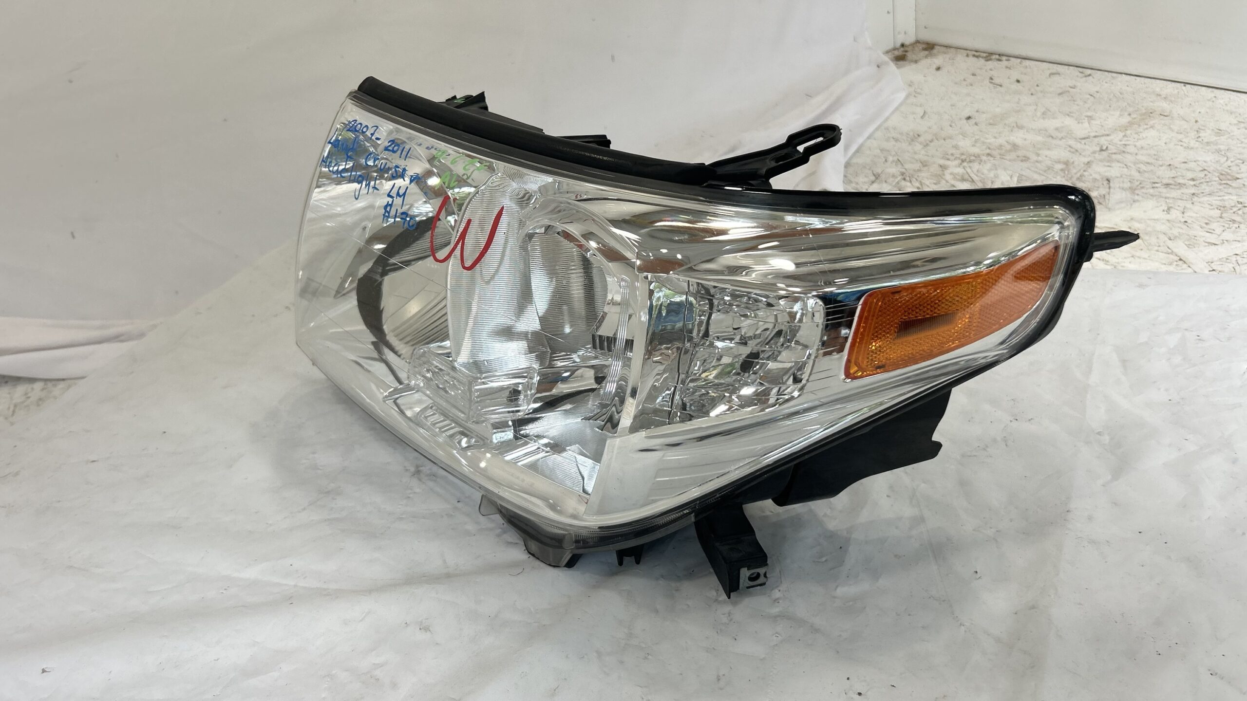 2007-2011 Toyota Land Cruiser Driver Headlight Halogen