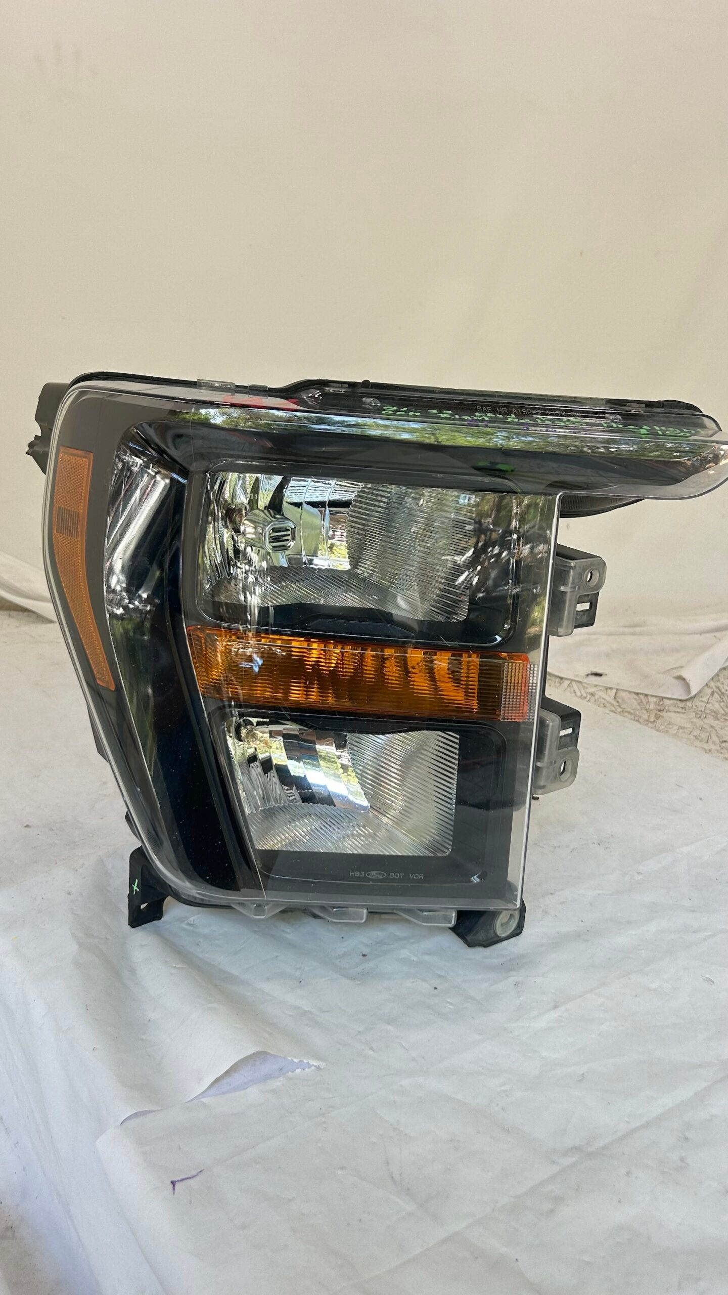 2021-2013 Ford F-150 Passenger Headlight Halogen