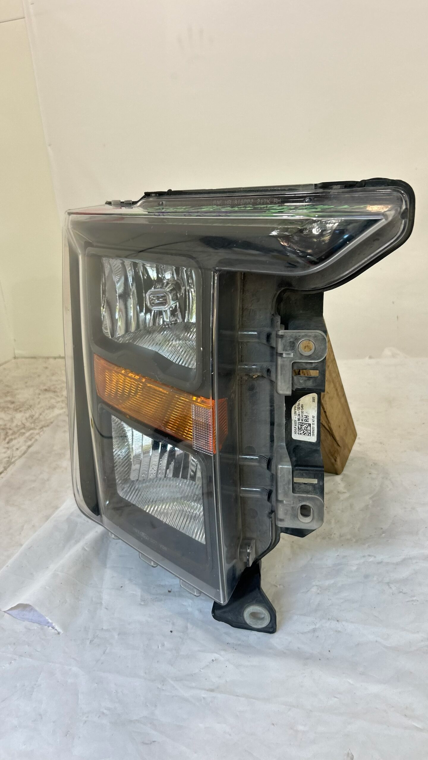 2021-2013 Ford F-150 Passenger Headlight Halogen