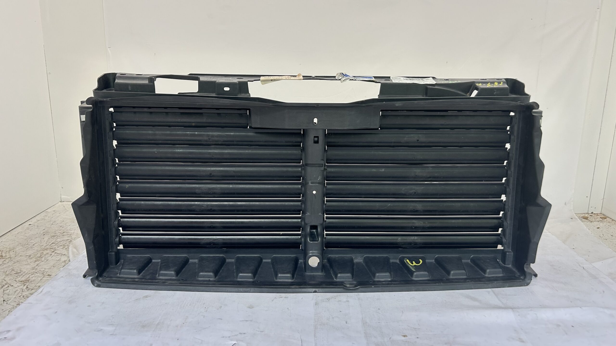 2018-2024 Lincoln Navigator air Shutter