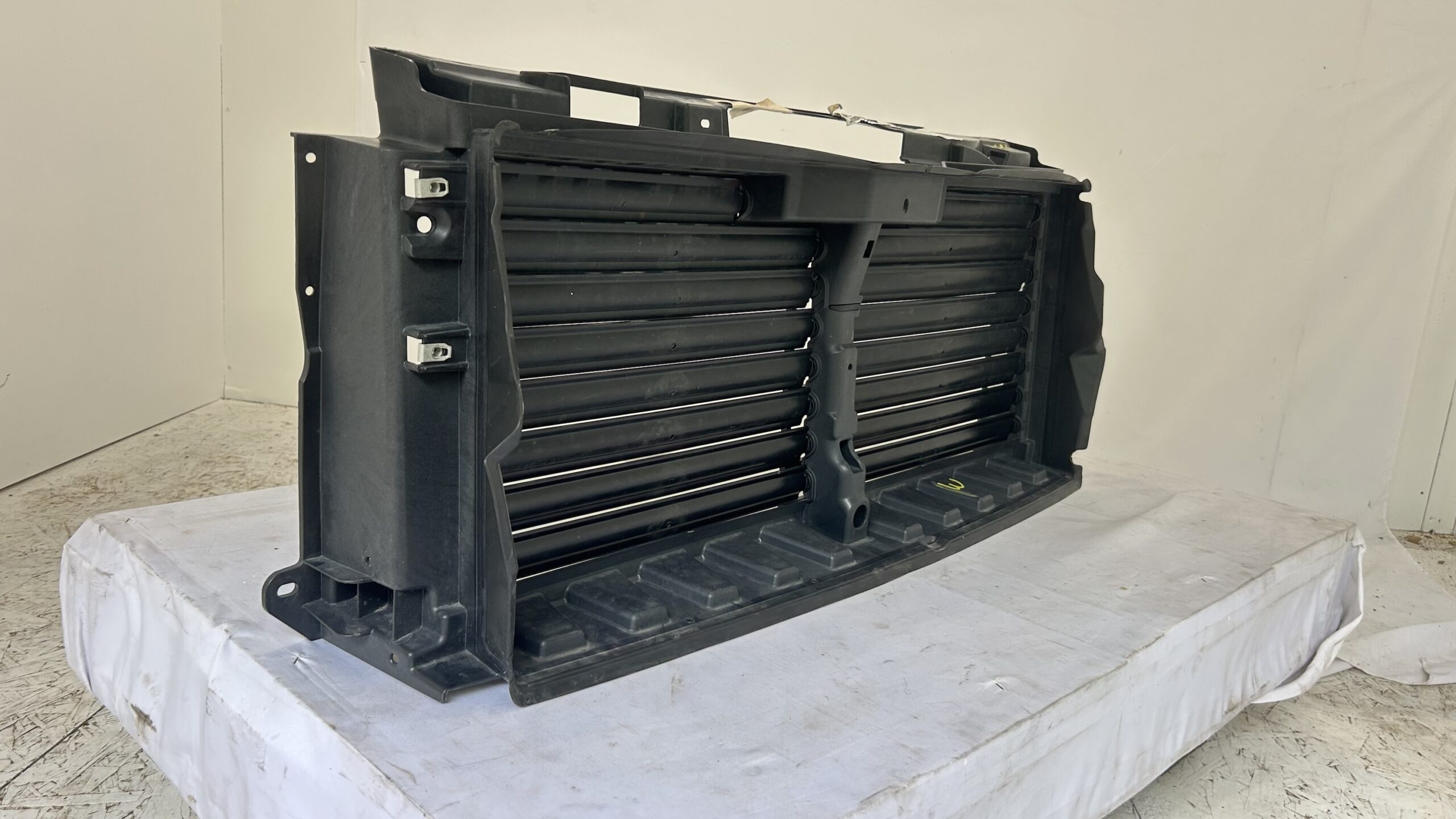 2018-2024 Lincoln Navigator air Shutter