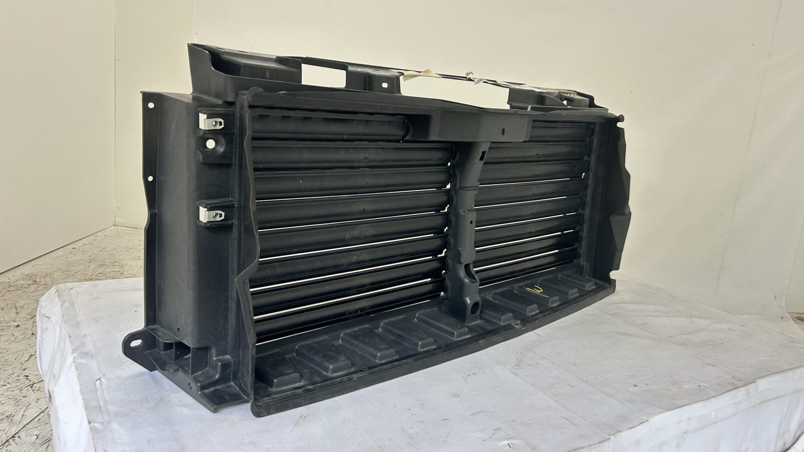 2018-2024 Lincoln Navigator air Shutter