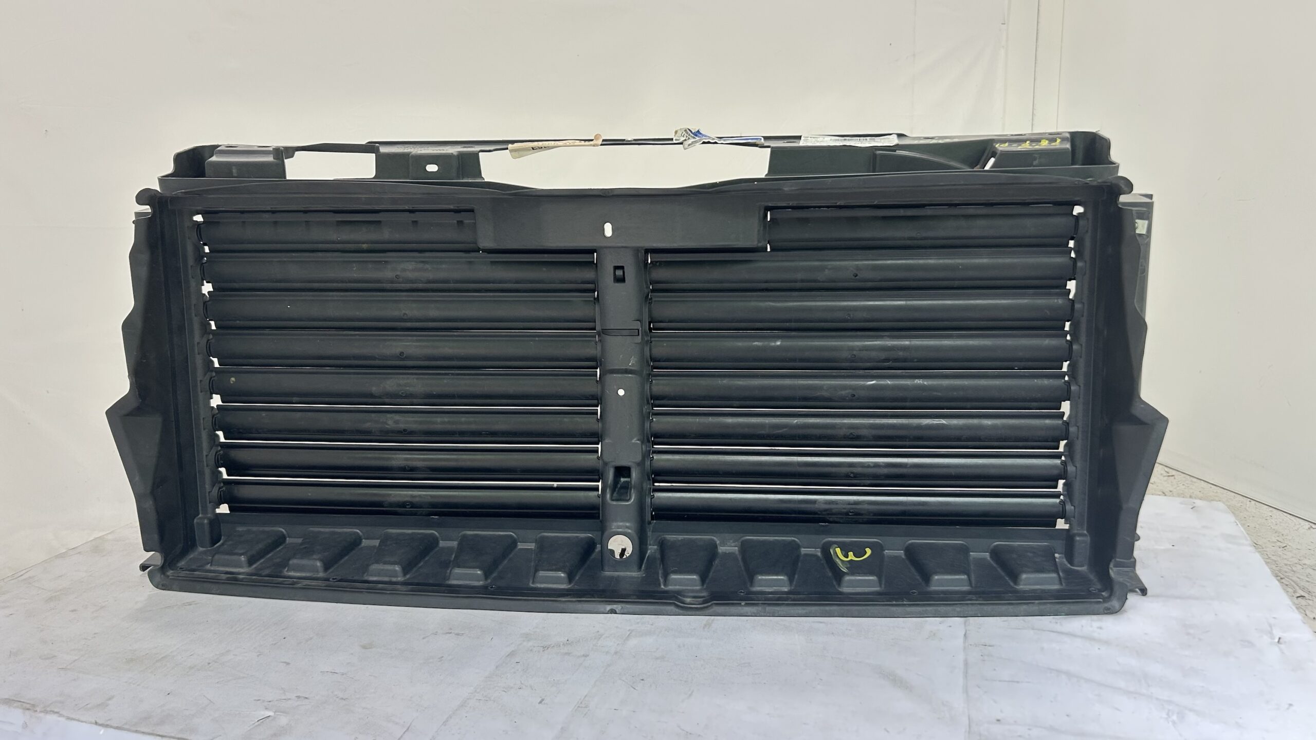 2018-2024 Lincoln Navigator air Shutter