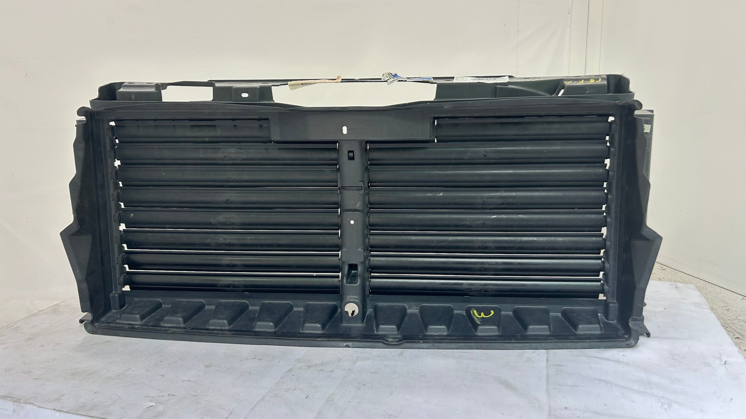 2018-2024 Lincoln Navigator air Shutter