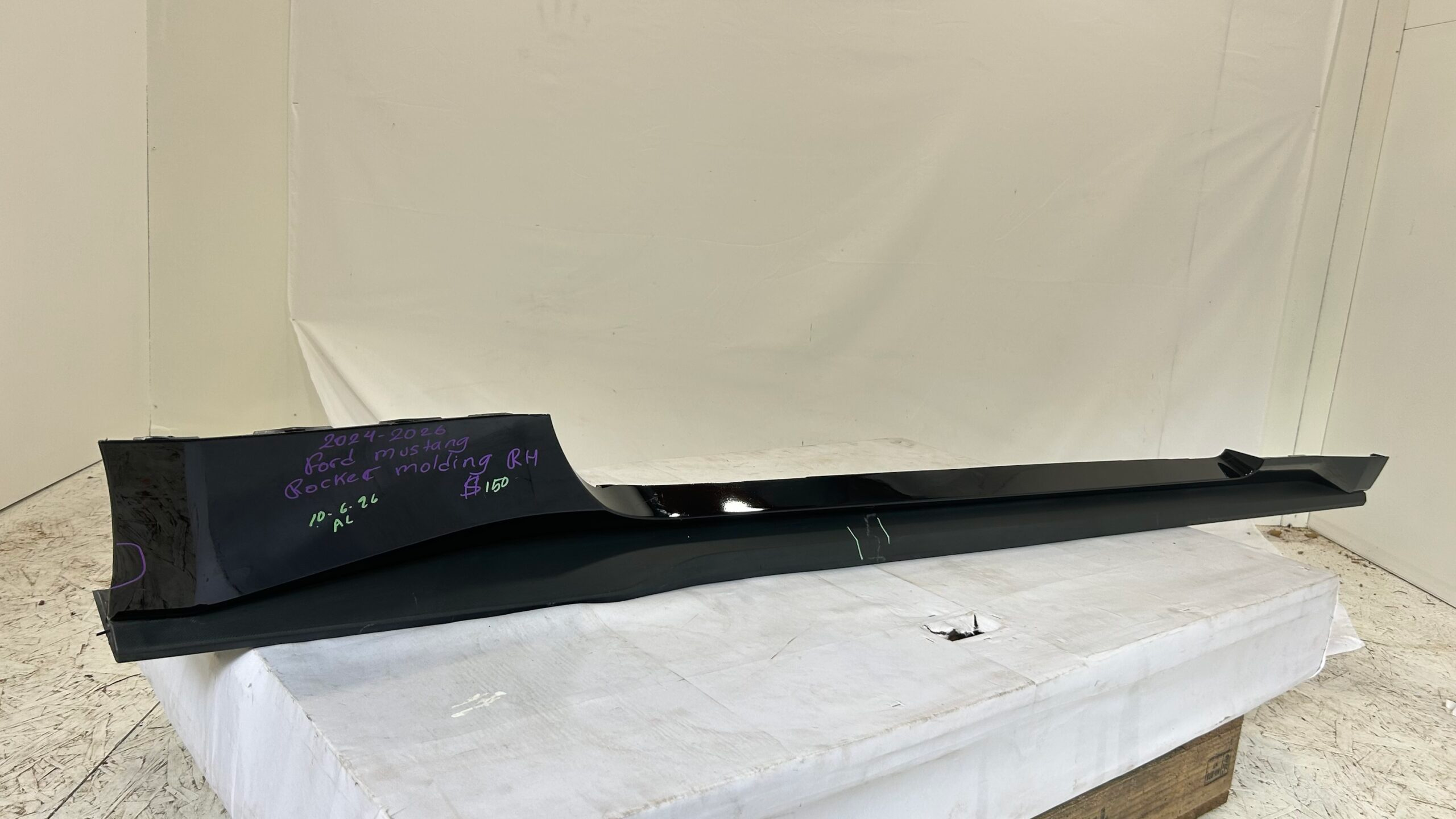 2024-2026 Ford Mustang Passenger Rocker Molding