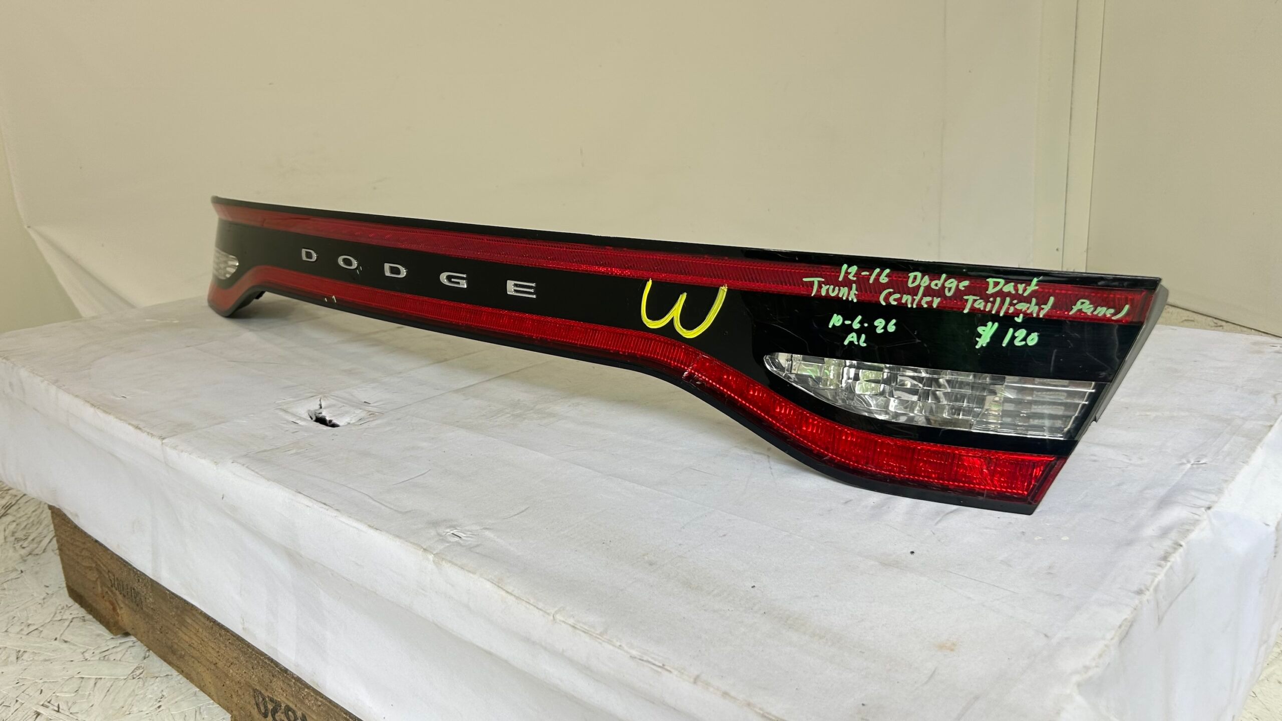 2012-2016 Dodge Dart Trunk Center Taillight Panel