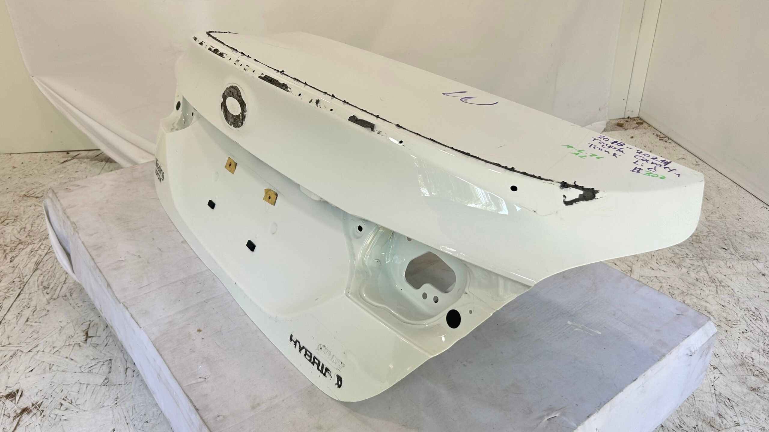 2018-2024 Toyota Camry Trunk Lid