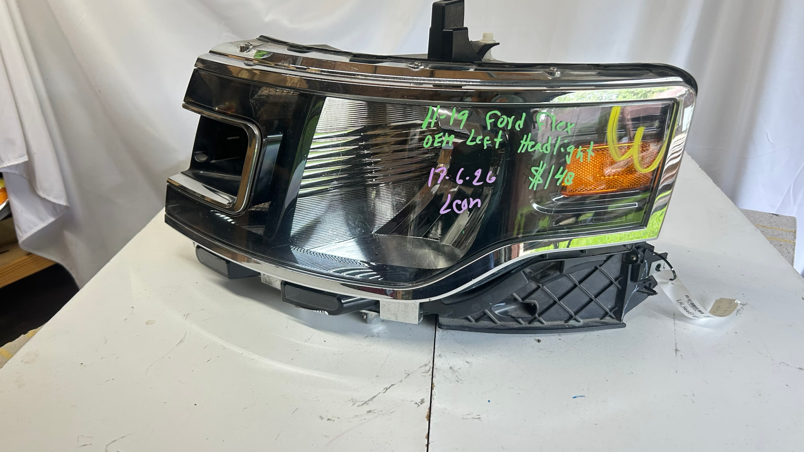 2013-2019 Ford Flex Driver side halogen headlight