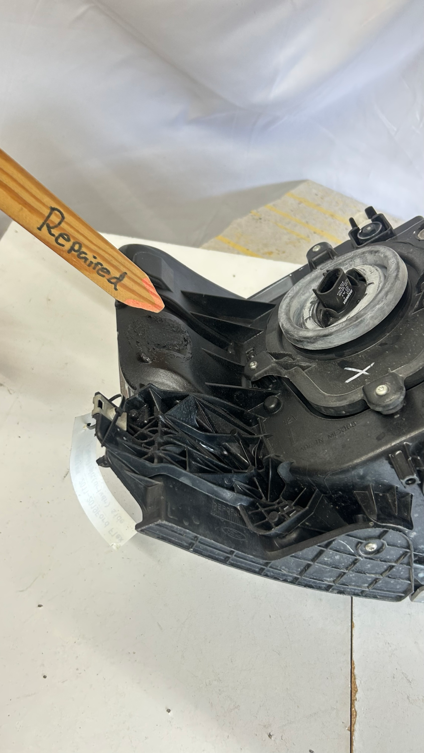 2013-2019 Ford Flex Driver side halogen headlight