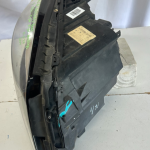 2015-2018 Mercedes Benz C class C300 passenger side halogen headlight - Image 9