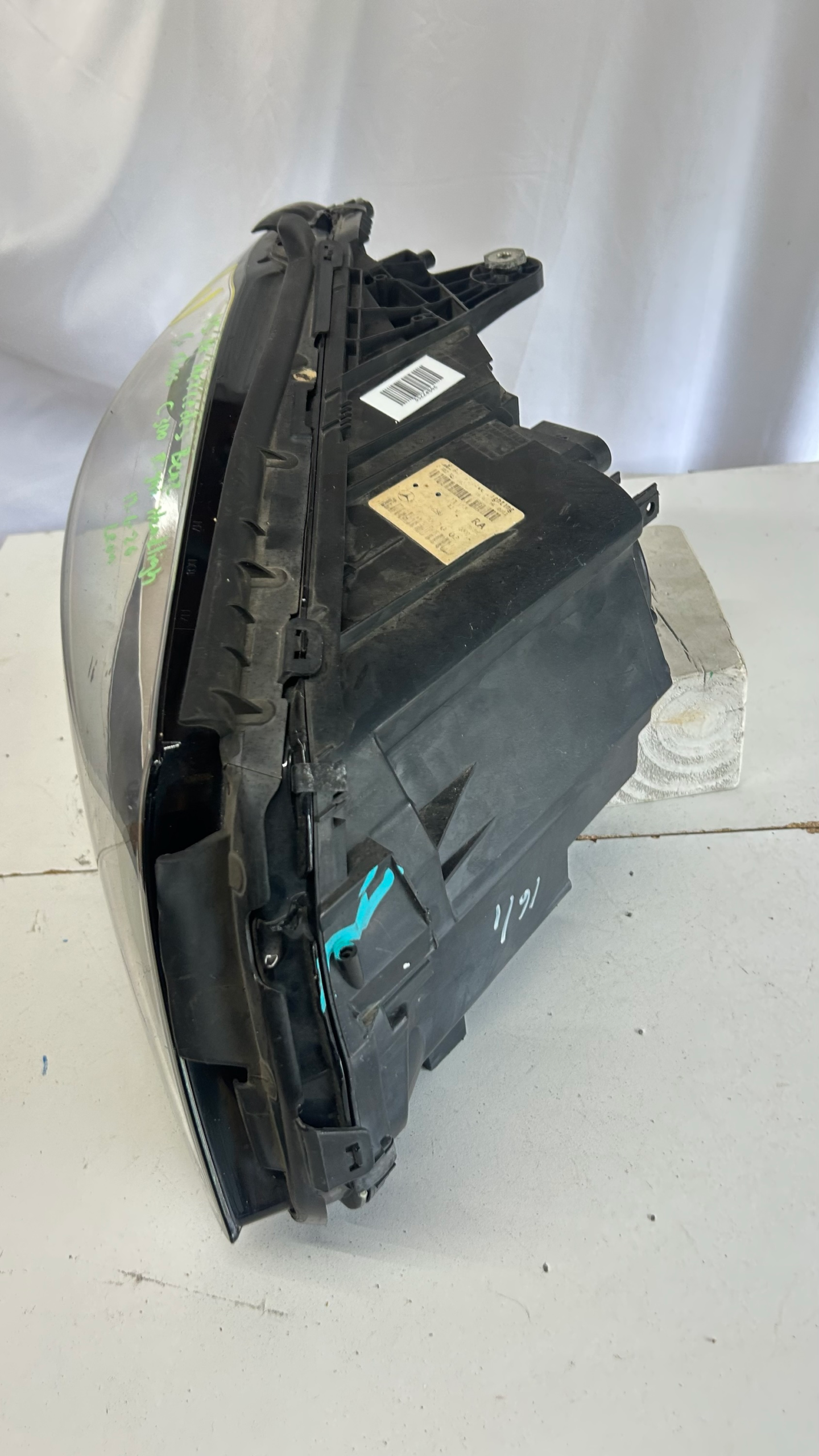 2015-2018 Mercedes Benz C class C300 passenger side halogen headlight
