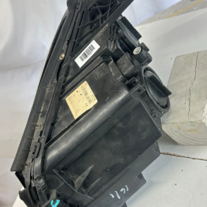 2015-2018 Mercedes Benz C class C300 passenger side halogen headlight - Image 7